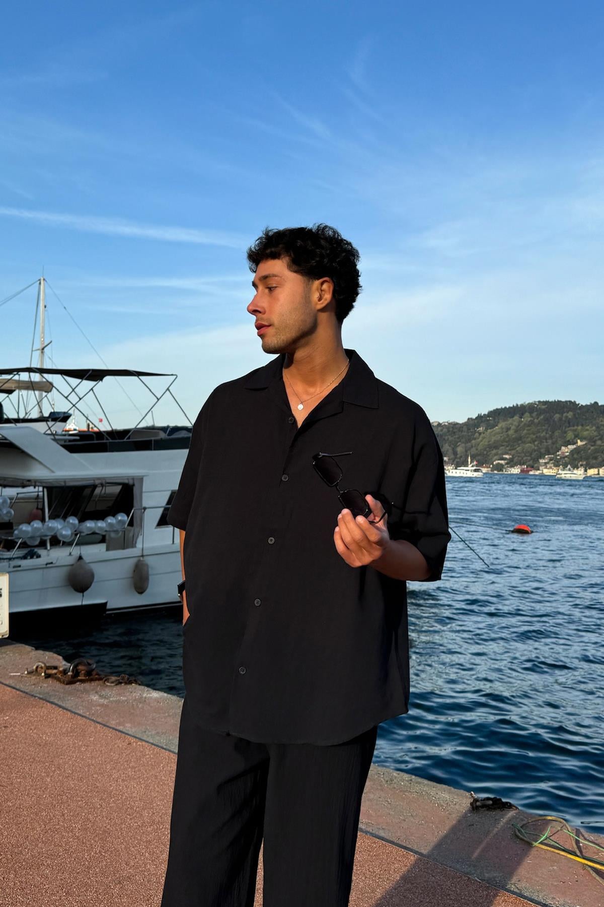 V Yaka Siyah Oversize Kısa Kol Keten Gömlek