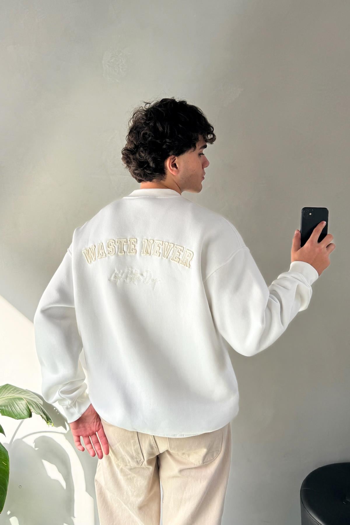 Waste Never Sırt Nakışlı Oversize Sweatshirt