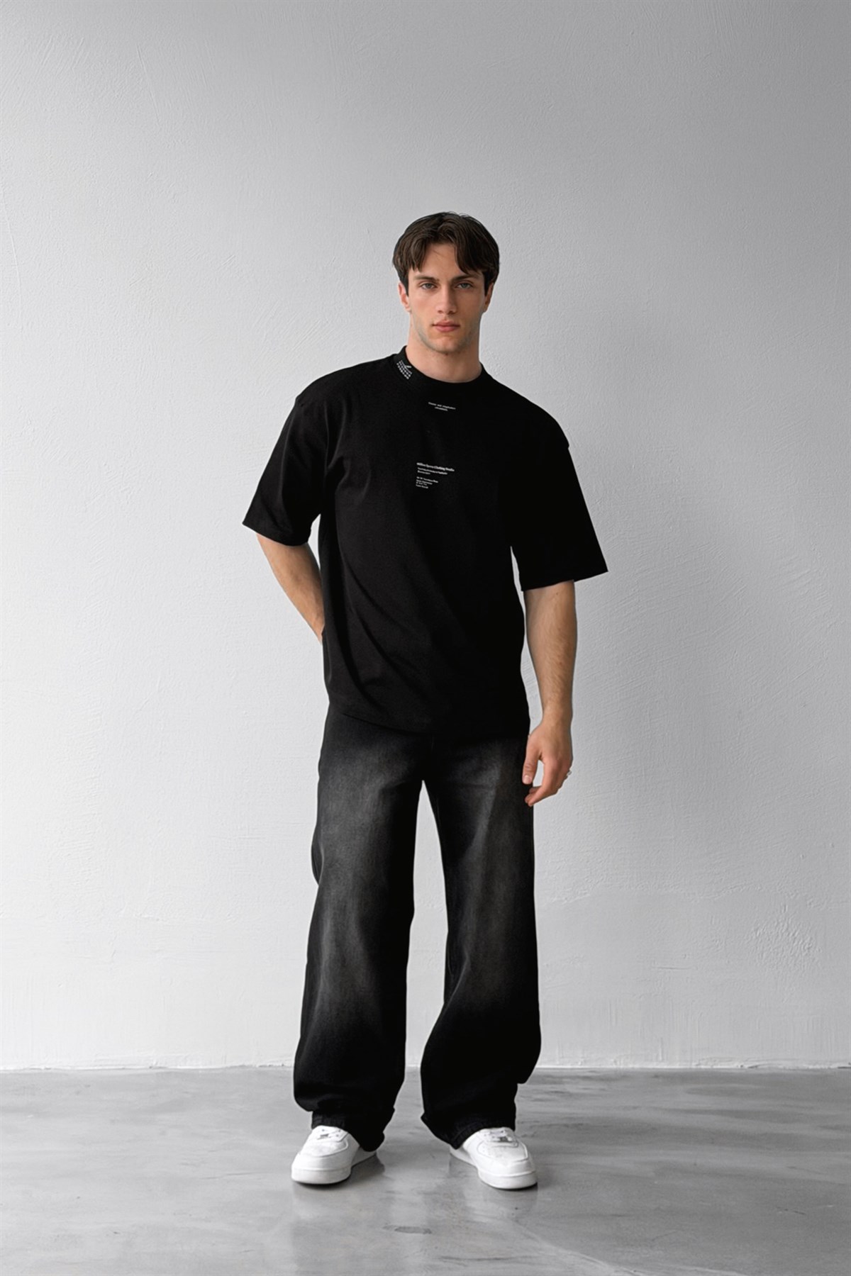 Yaka Baskılı Tişört