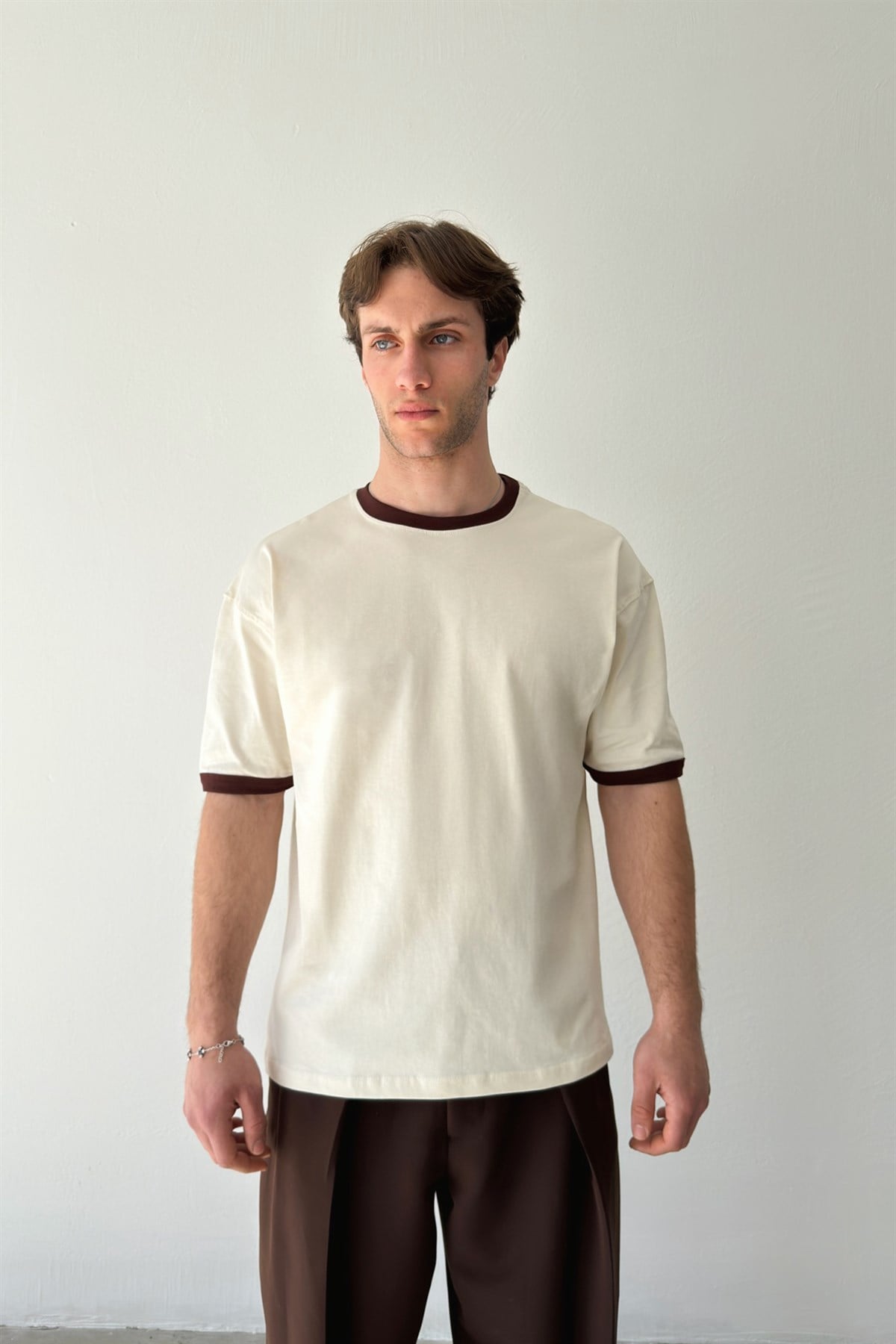 Yaka Biyeli Basic Tişört