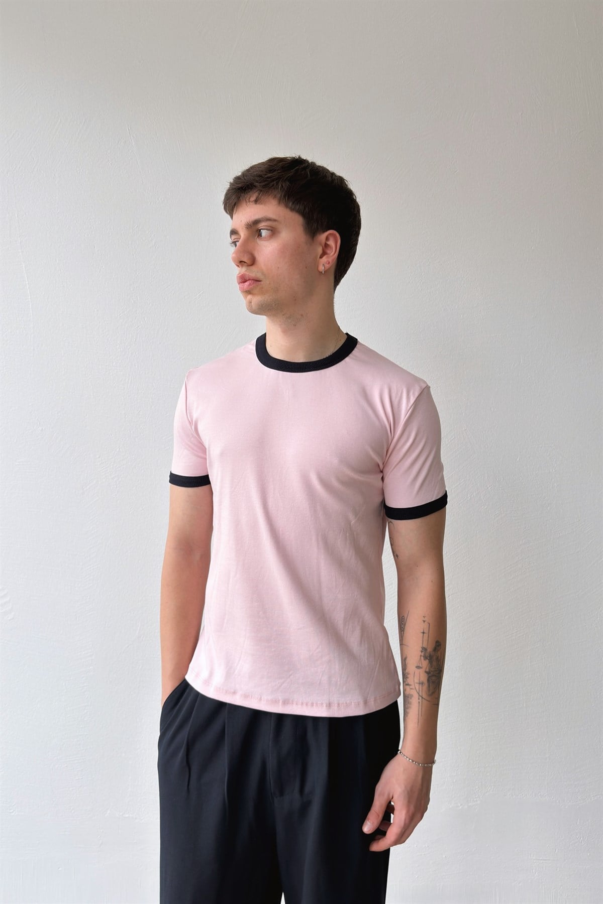 Yaka Ribanalı Basic Tişört