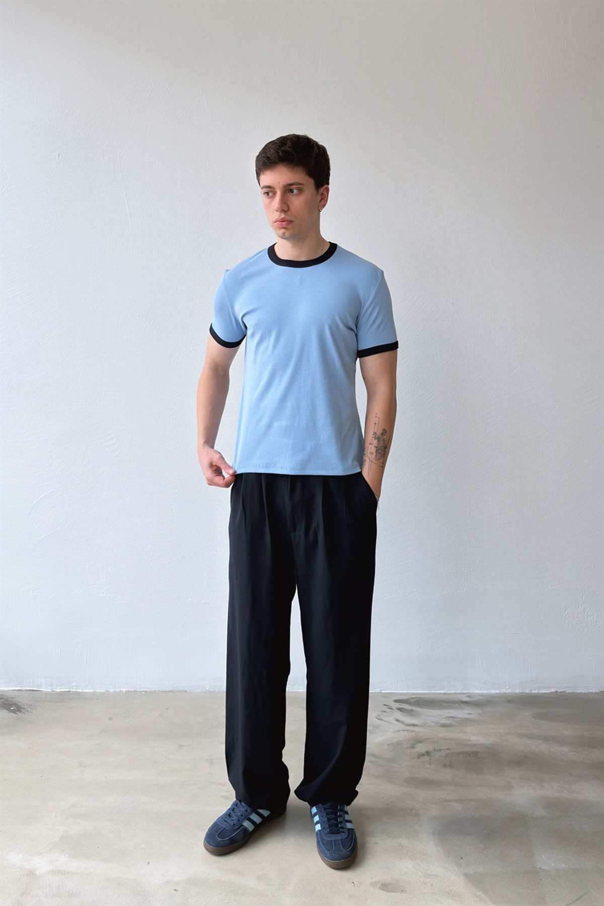 Yaka Ribanalı Basic Tişört