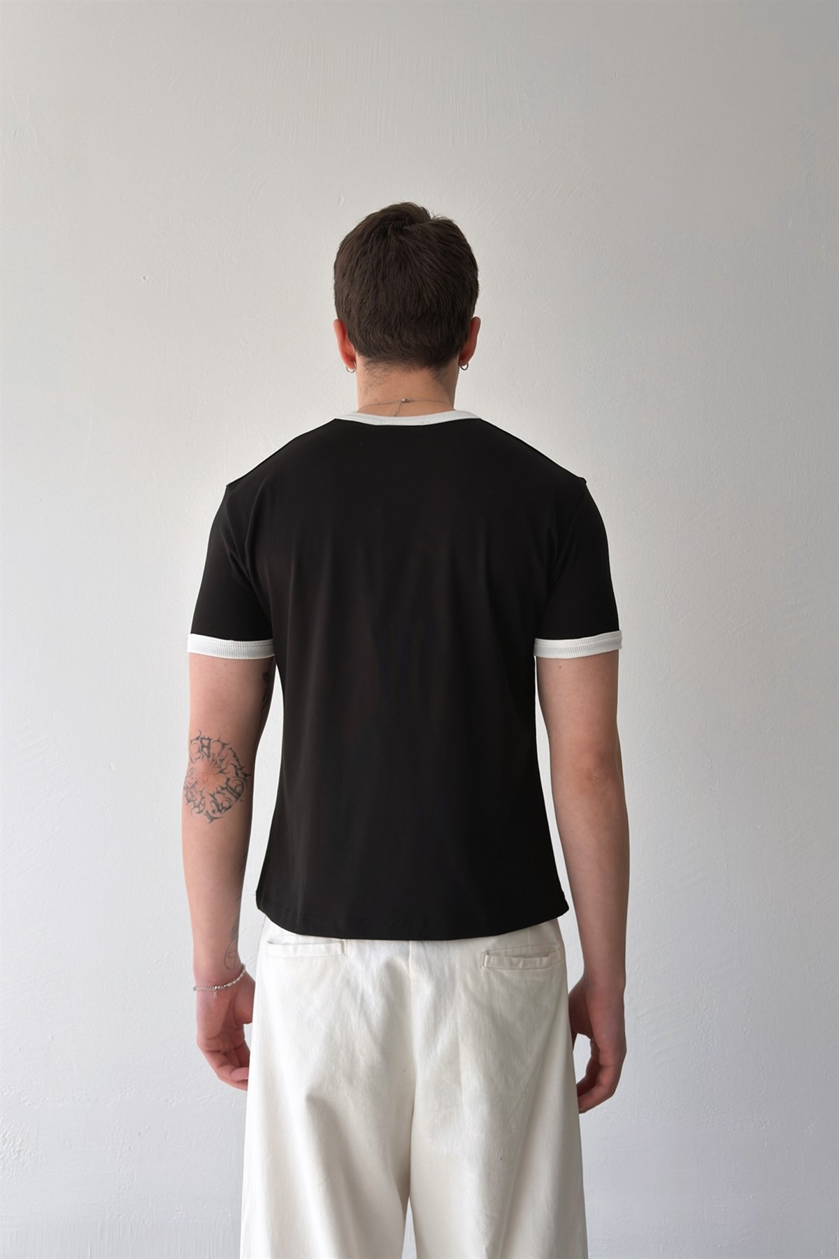 Yaka Ribanalı Basic Tişört