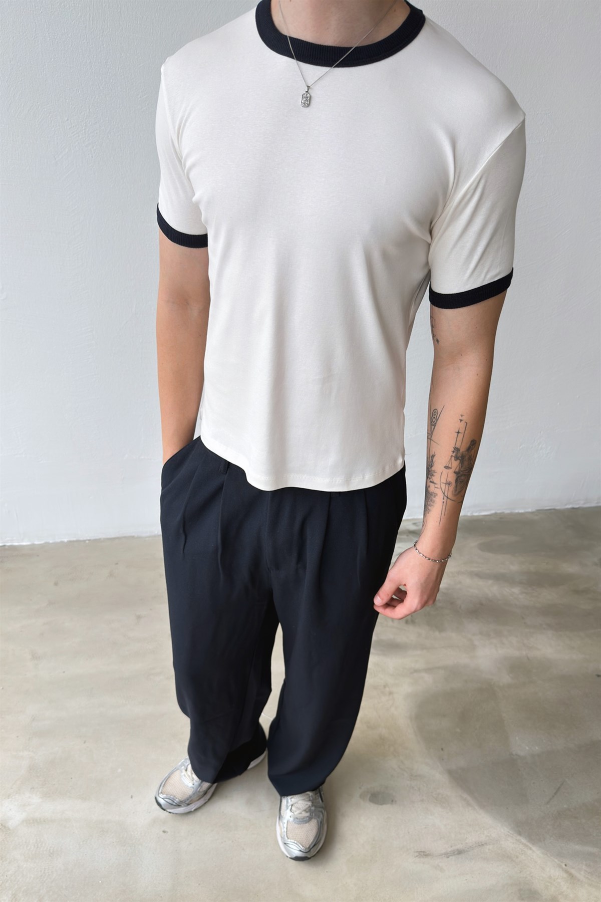 Yaka Ribanalı Basic Tişört