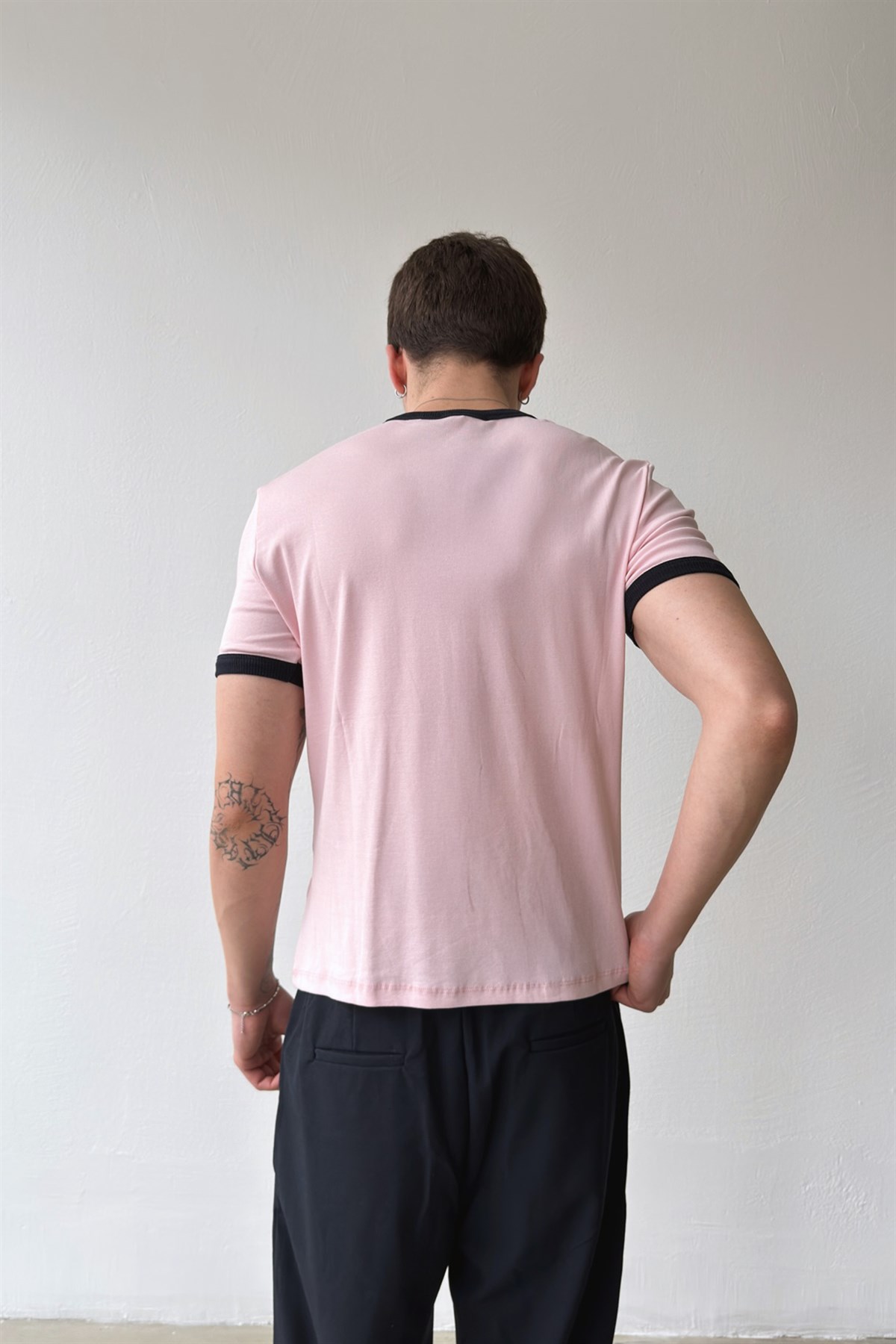 Yaka Ribanalı Basic Tişört