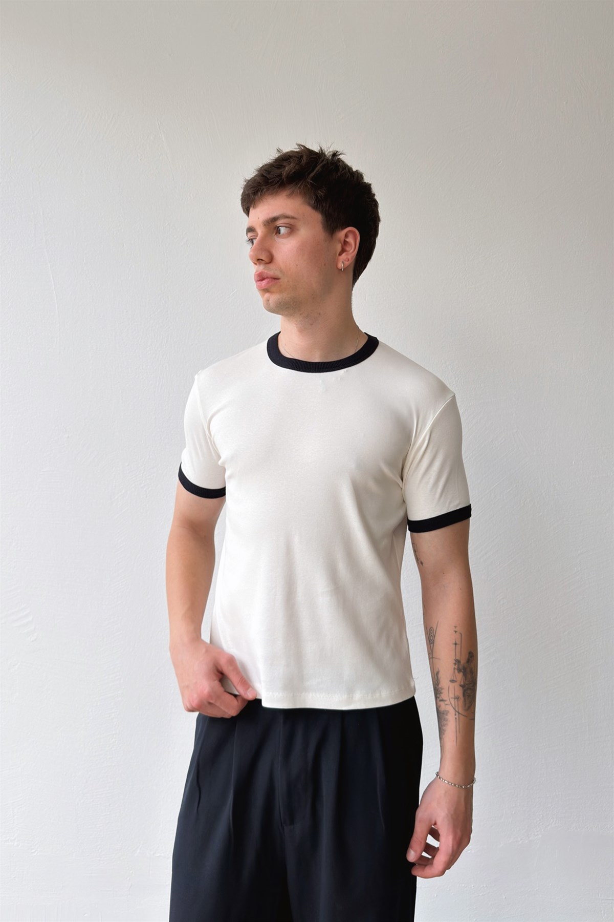 Yaka Ribanalı Basic Tişört
