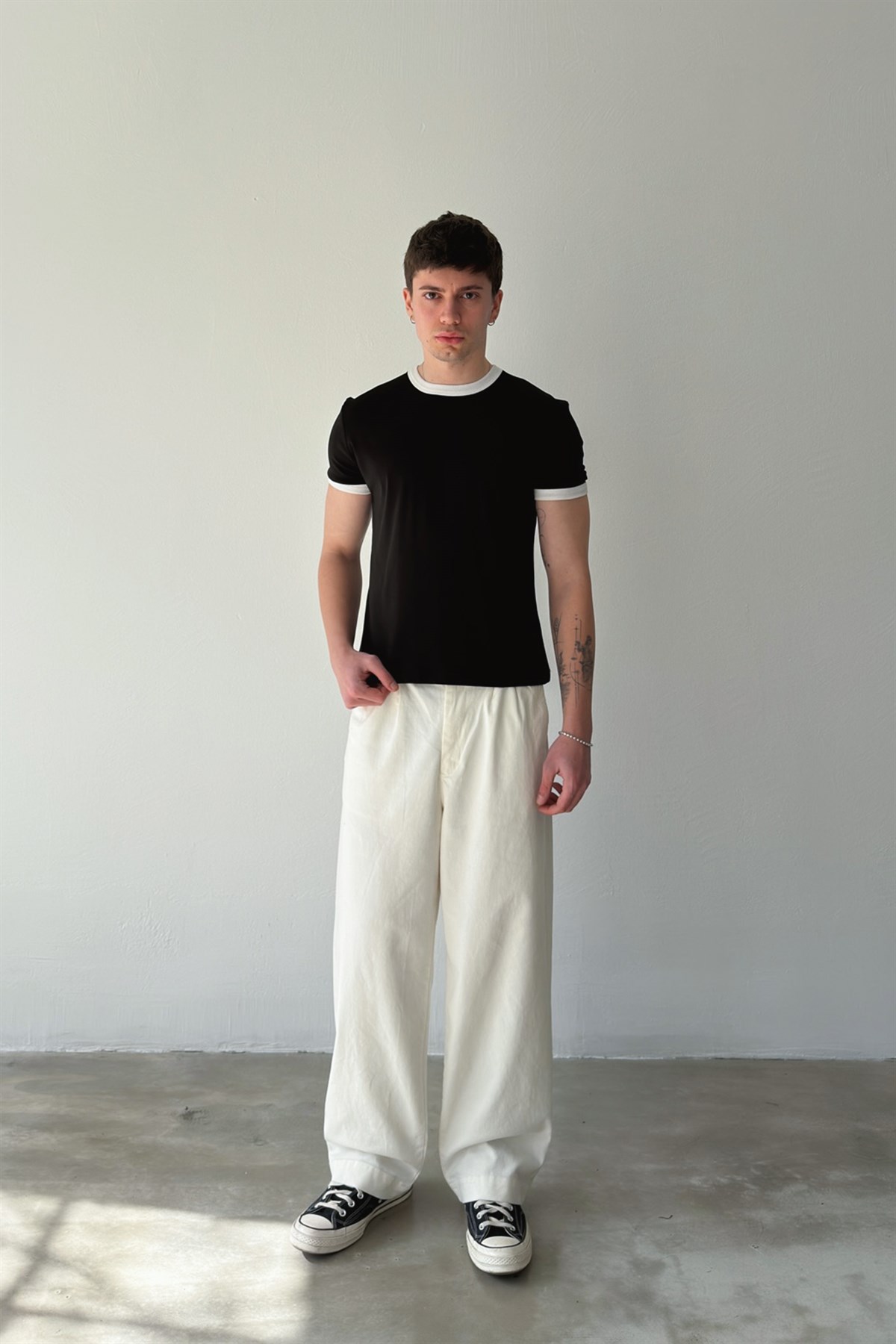 Yaka Ribanalı Basic Tişört