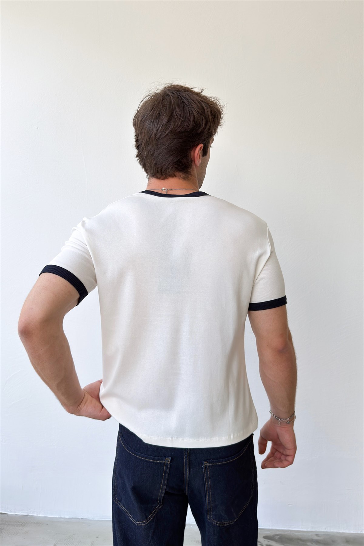 Yaka Ribanalı Basic Tişört