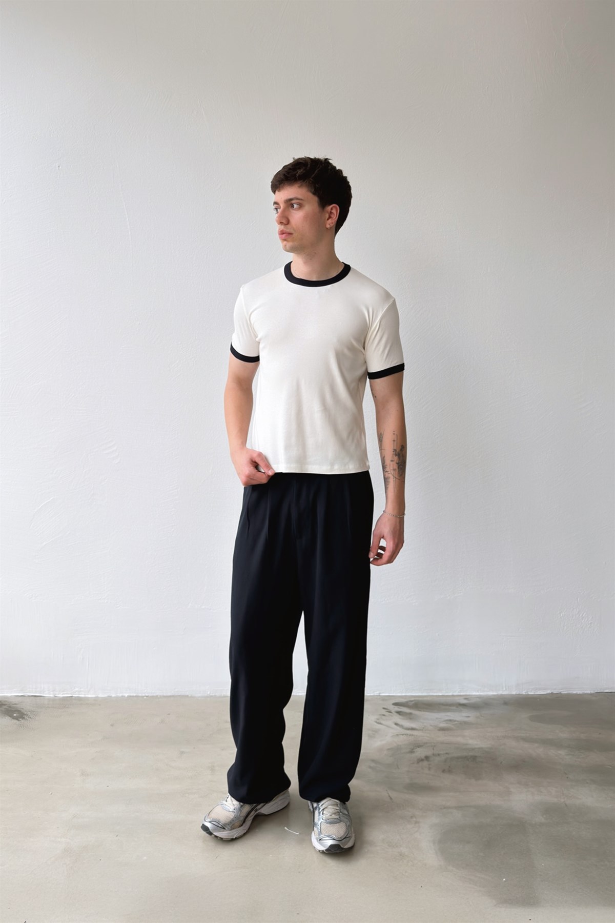 Yaka Ribanalı Basic Tişört