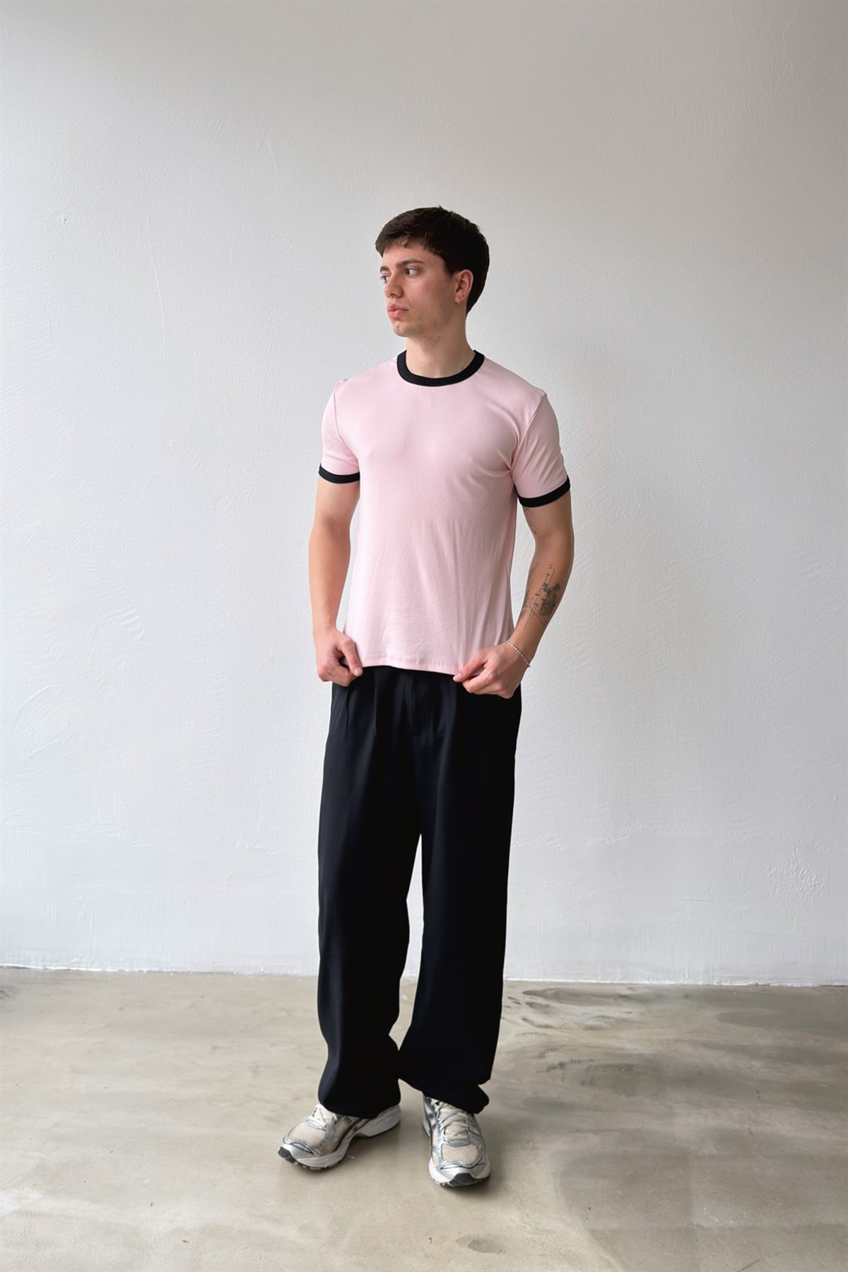 Yaka Ribanalı Basic Tişört