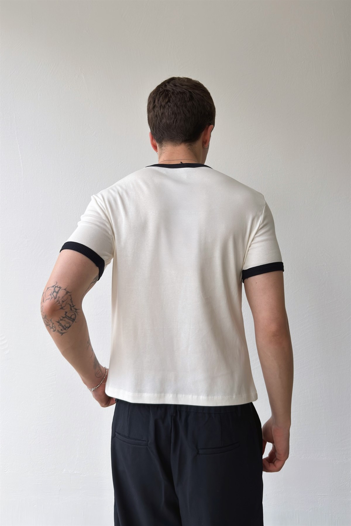 Yaka Ribanalı Basic Tişört