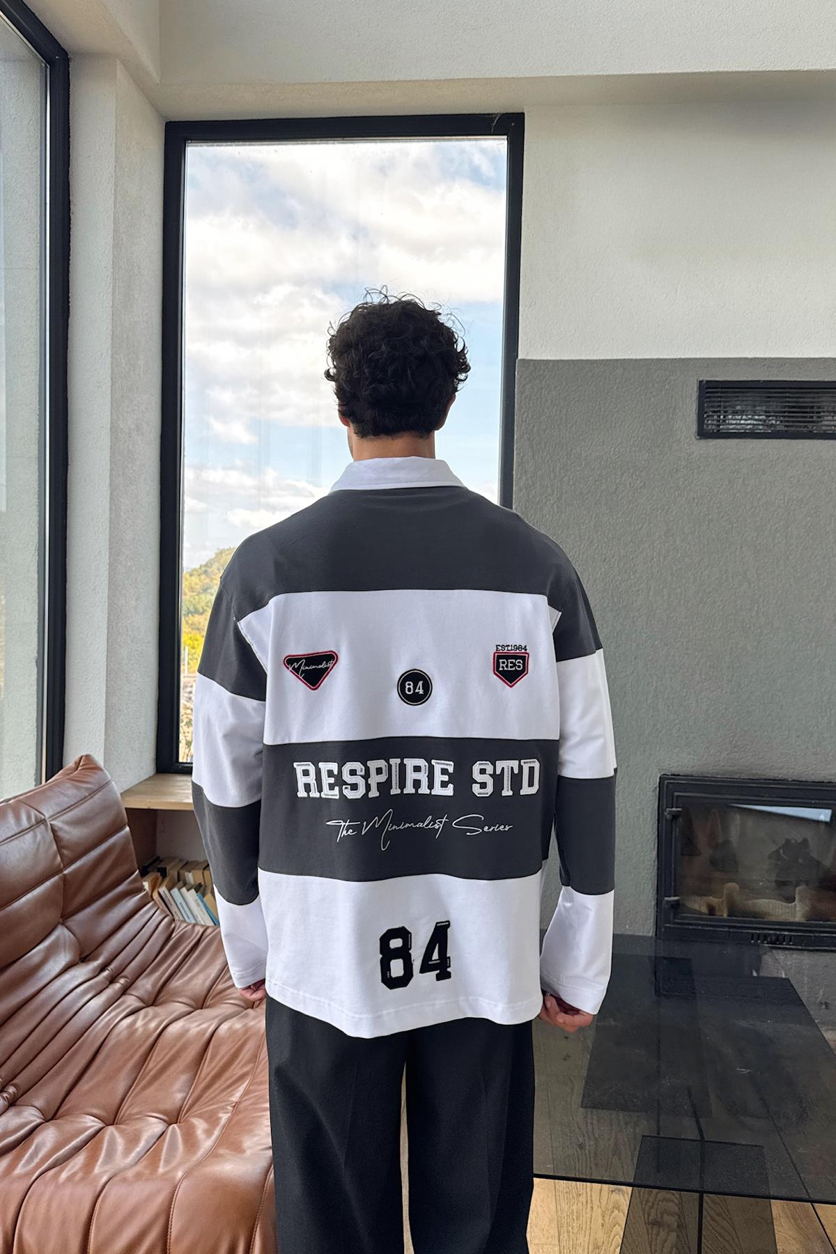 Yazılı Çizgili Polo Yaka Sweatshirt Siyah