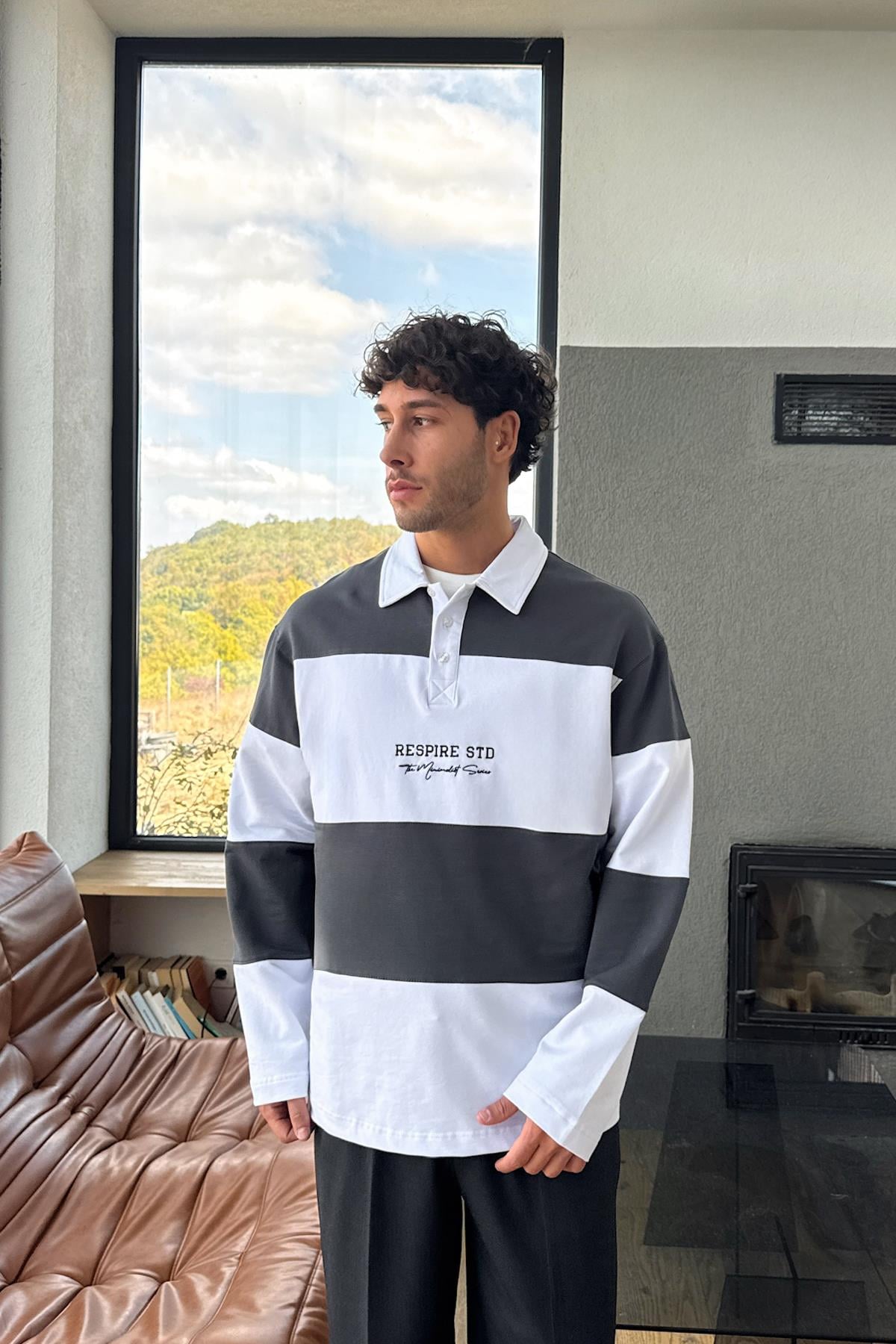 Yazılı Çizgili Polo Yaka Sweatshirt Siyah