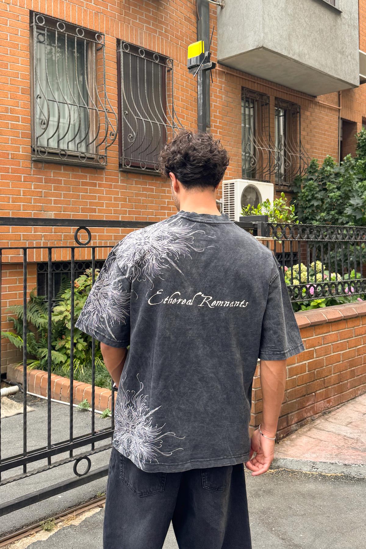 Yıkamalı Antrasit Ethereal Remnants Baskılı Tişört