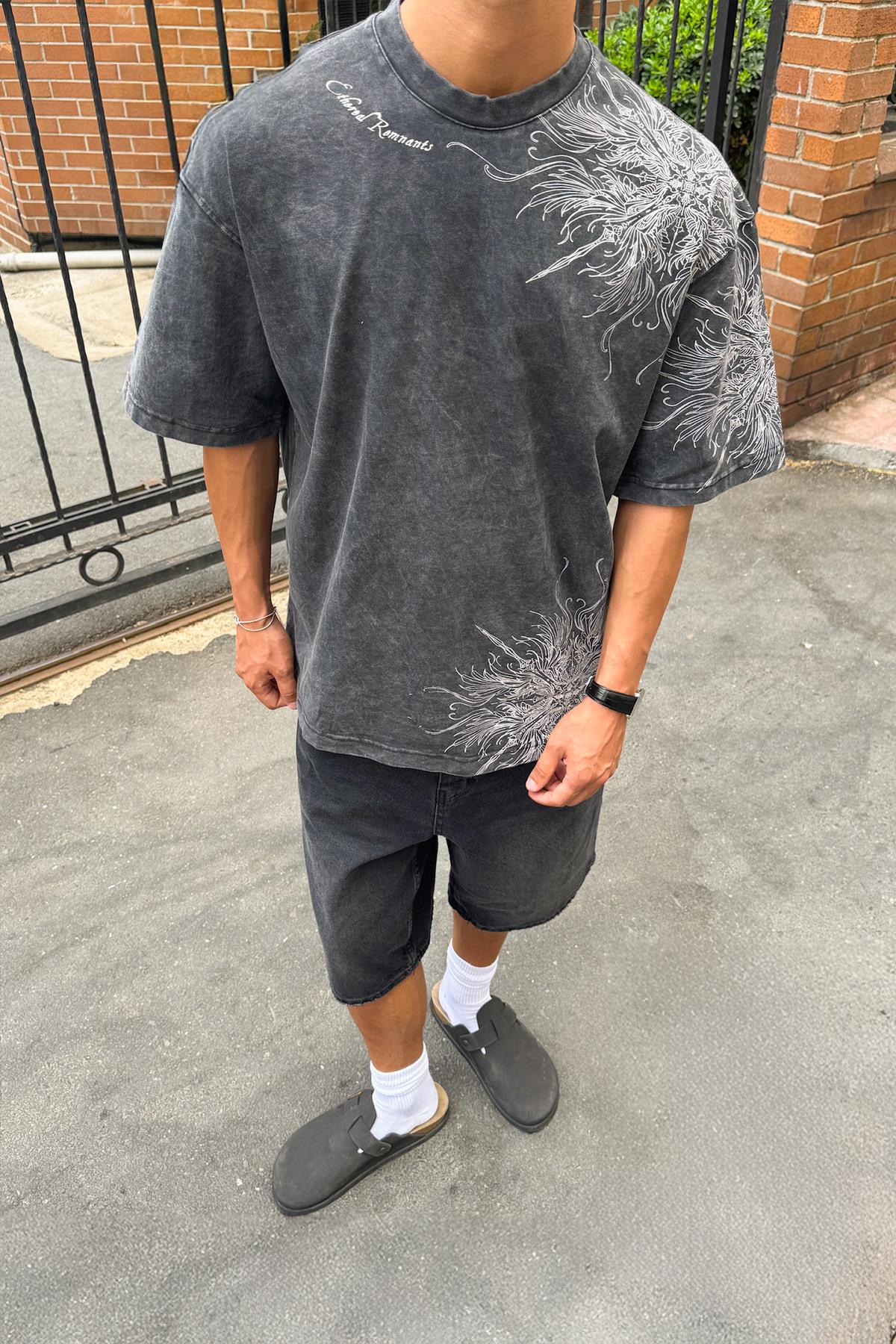 Yıkamalı Antrasit Ethereal Remnants Baskılı Tişört
