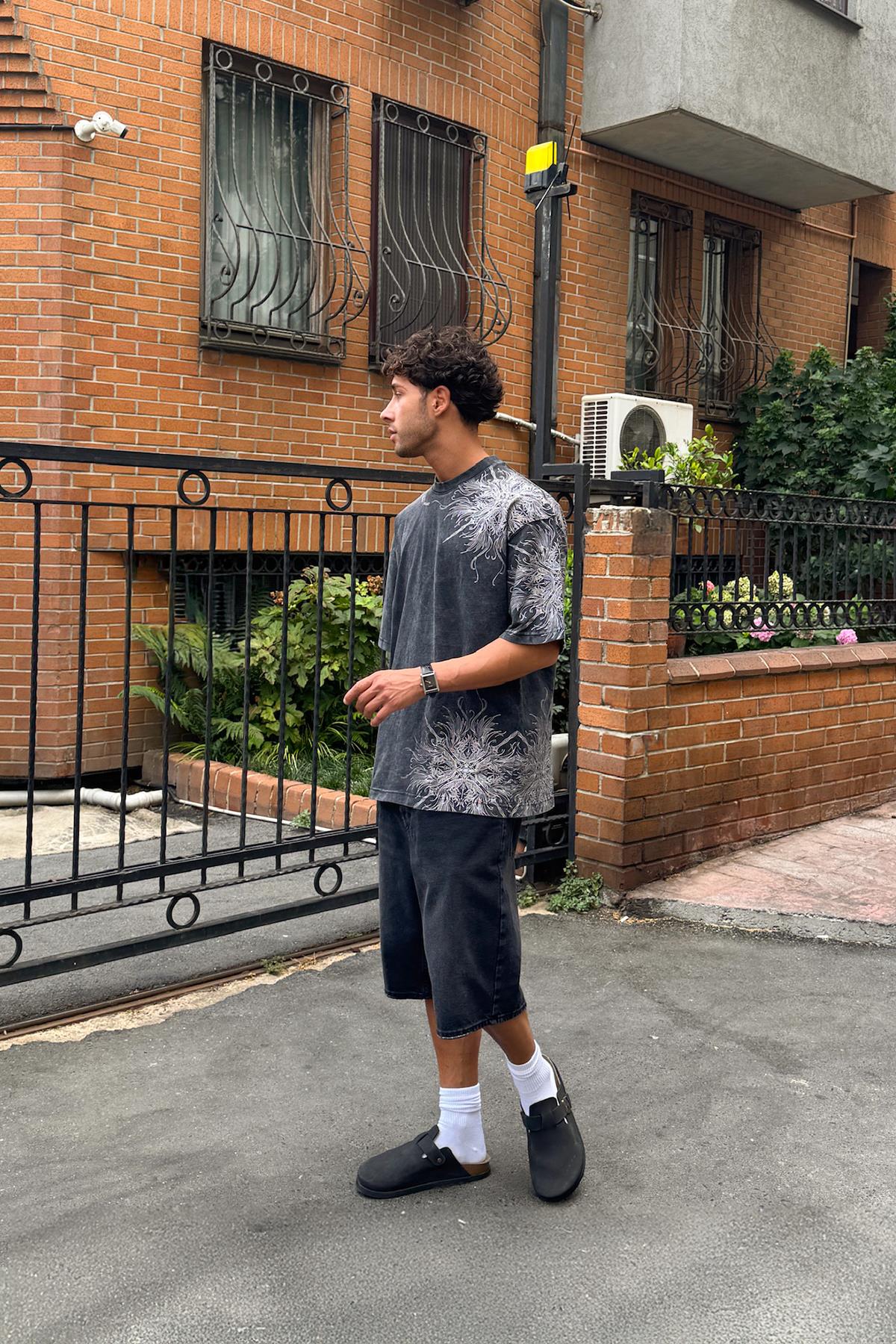 Yıkamalı Antrasit Ethereal Remnants Baskılı Tişört