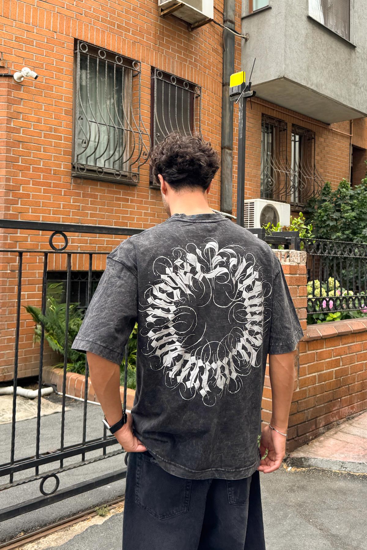Yıkamalı Antrasit Grafiti Baskılı Tişört
