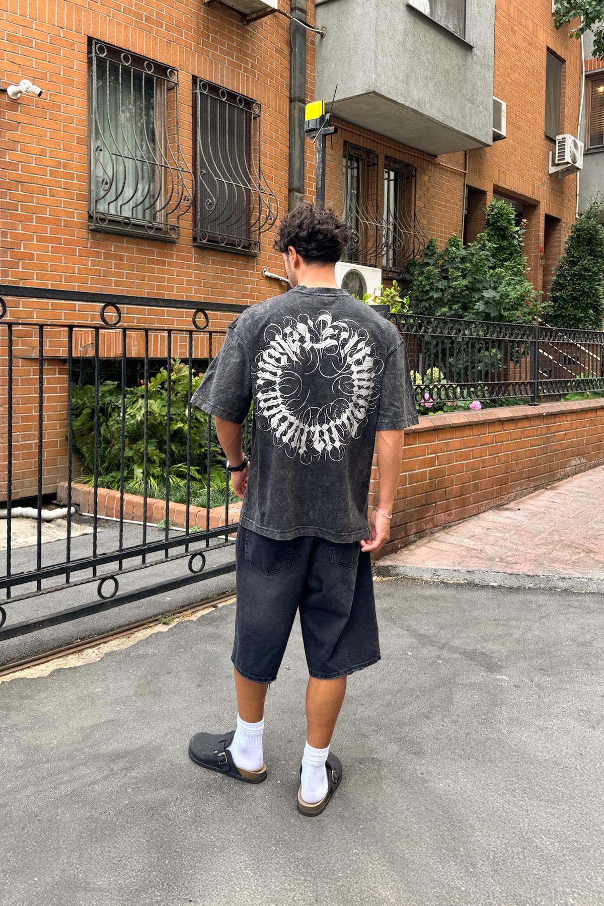 Yıkamalı Antrasit Grafiti Baskılı Tişört