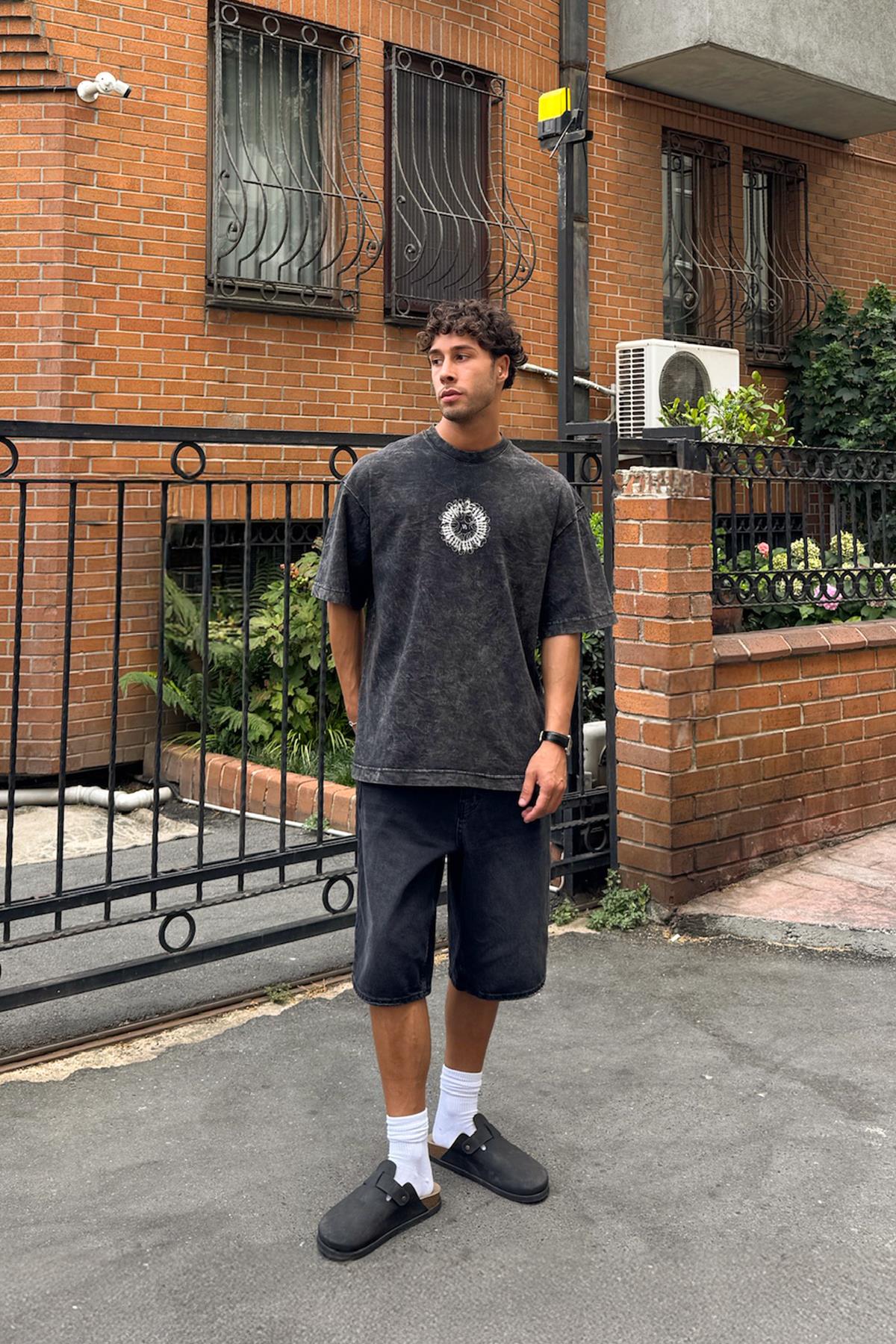 Yıkamalı Antrasit Grafiti Baskılı Tişört