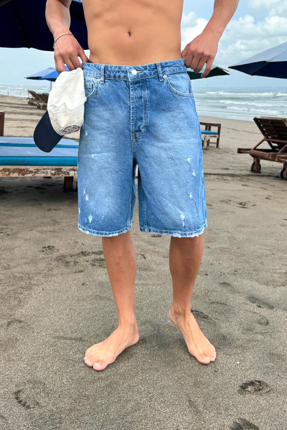Yırtık Detay Kot Şort Mavi