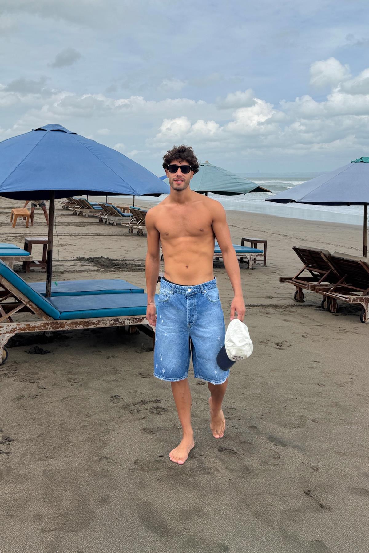 Yırtık Detay Kot Şort Mavi