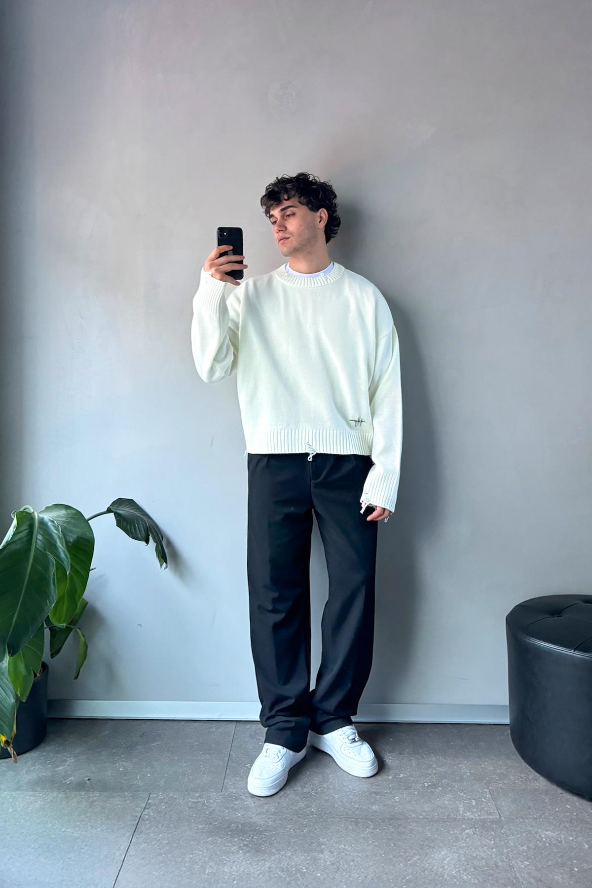 Yırtık Model Bisiklet Yaka Ekru Oversize Kazak