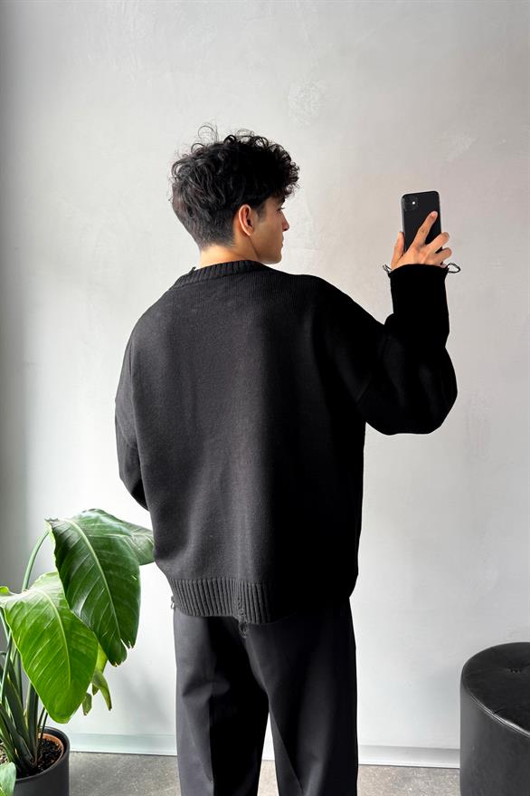 Yırtık Model Bisiklet Yaka Siyah Oversize Kazak