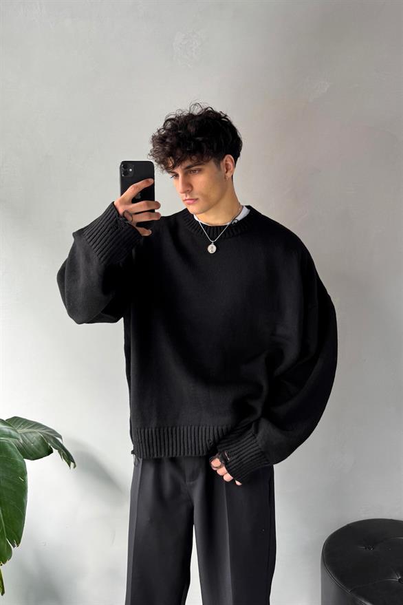 Yırtık Model Bisiklet Yaka Siyah Oversize Kazak