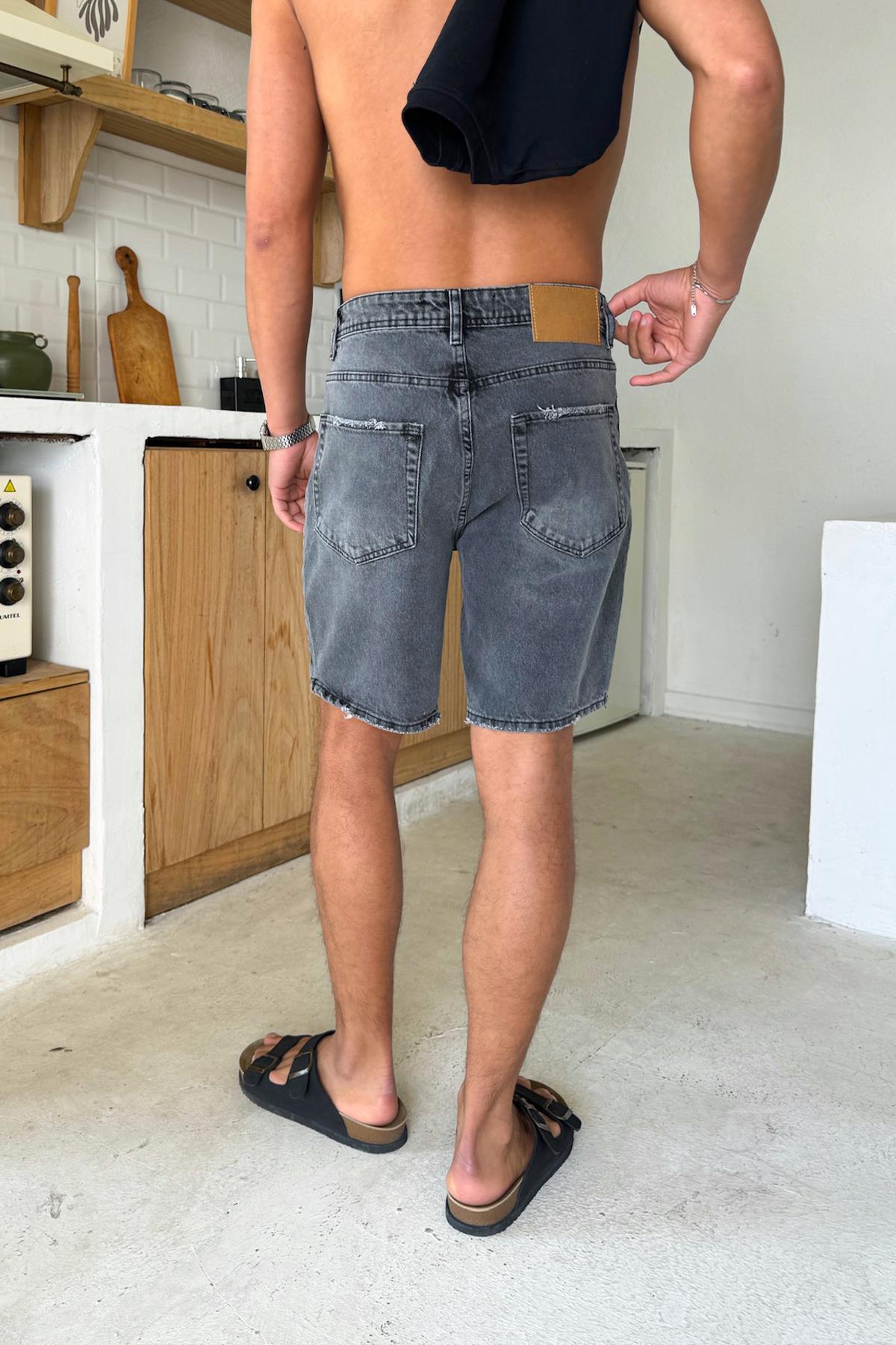 Siyah Yırtık Model Kot Şort