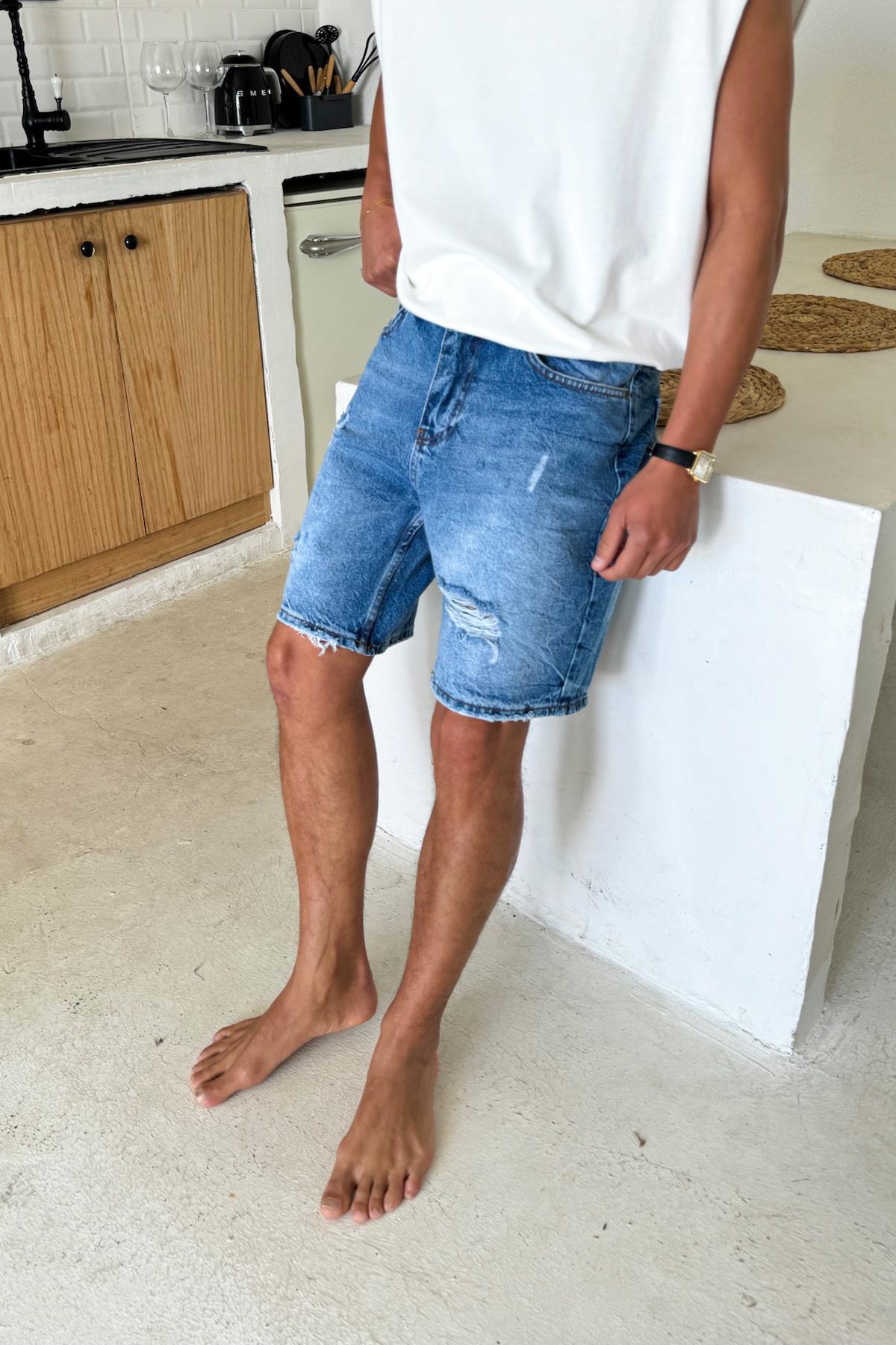 Yırtık Model Kot Şort Mavi