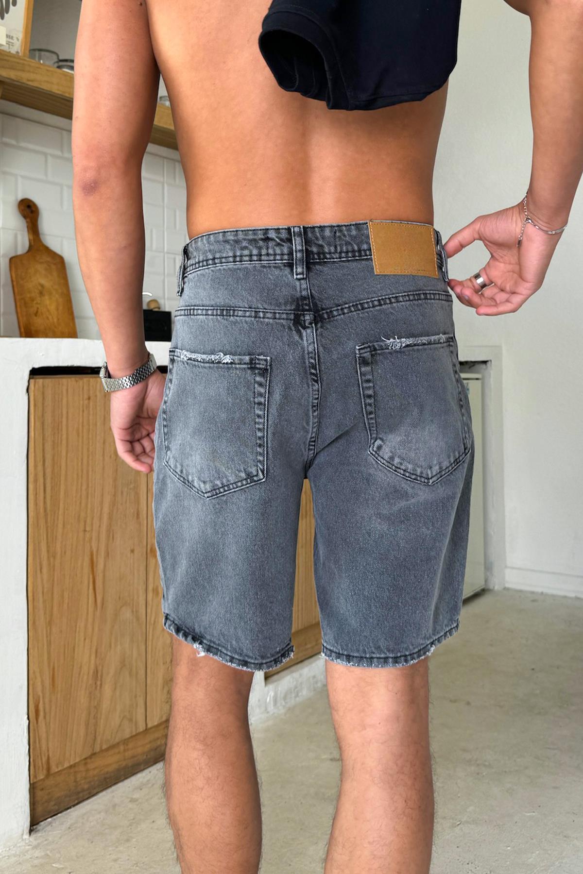 Siyah Yırtık Model Kot Şort