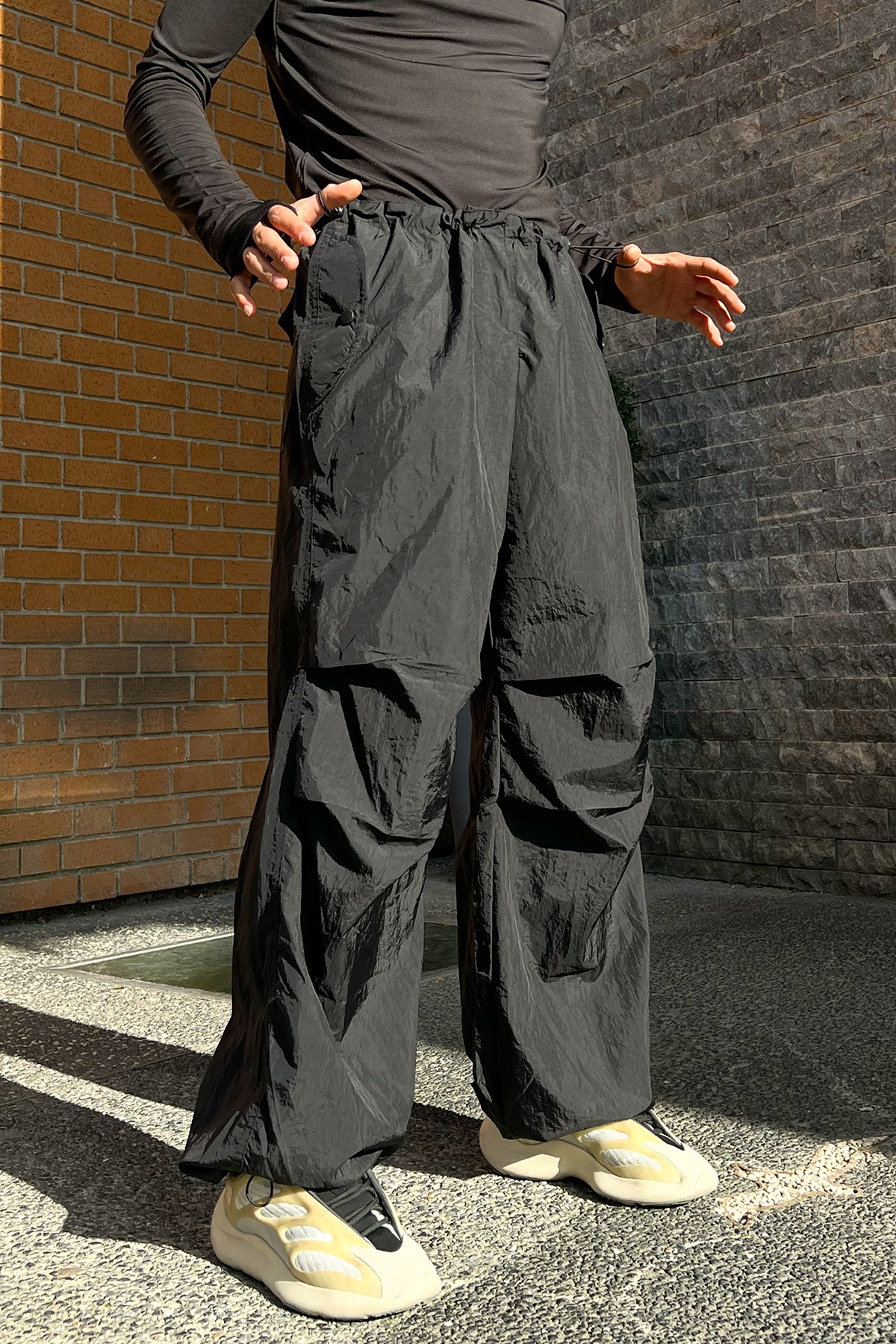 Lastikli Siyah Paraşüt Kumaş Pantolon - Flaw Wears