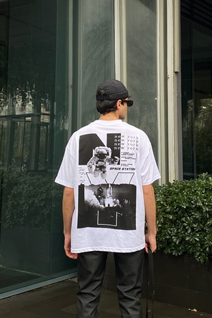Astronaut Oversize Printed Tshirt