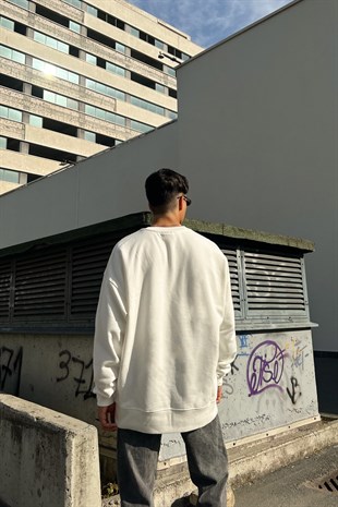 Basic Beyaz Oversize Sweatshirt