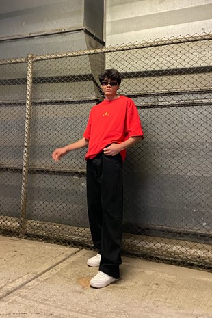 Hiding Smiley Nakışlı Kırmızı Oversize Tshirt