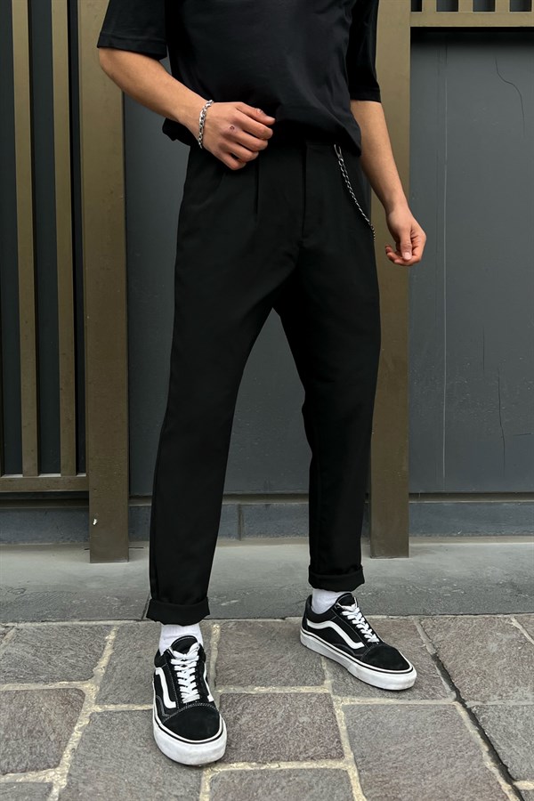 Zincir Detaylı Basic Siyah Kumaş Pantolon