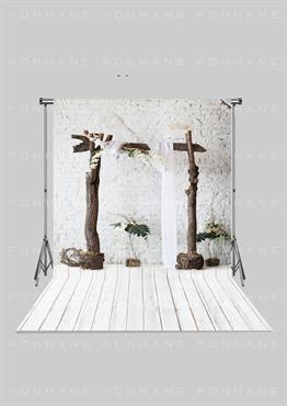 Tuğlalı Duvar Önünde Kütük Tag Zeminli Yetişkin Kumaş Fotoğraf Fonu( 3X5 MT)