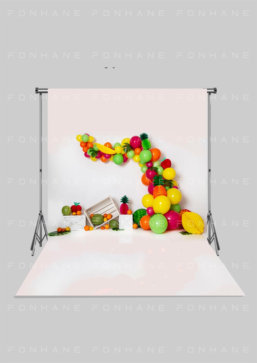 Renkli Tropikal Meyveler ile Süslenmiş Beyaz Şömineli Zeminli Çocuk Kumaş Fotoğraf Fonu( 2X2,5 MT)