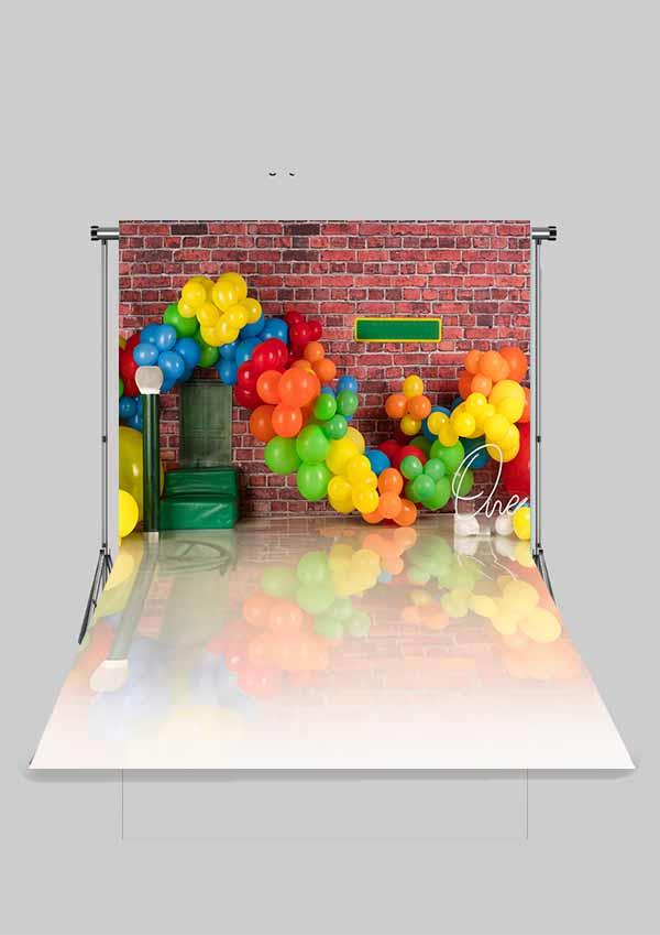 Susam Sokağı Temalı Renkli Balonlu Bir Yaş Kutlama Kumaş Fotoğraf Fonu( 2X2,5 MT)