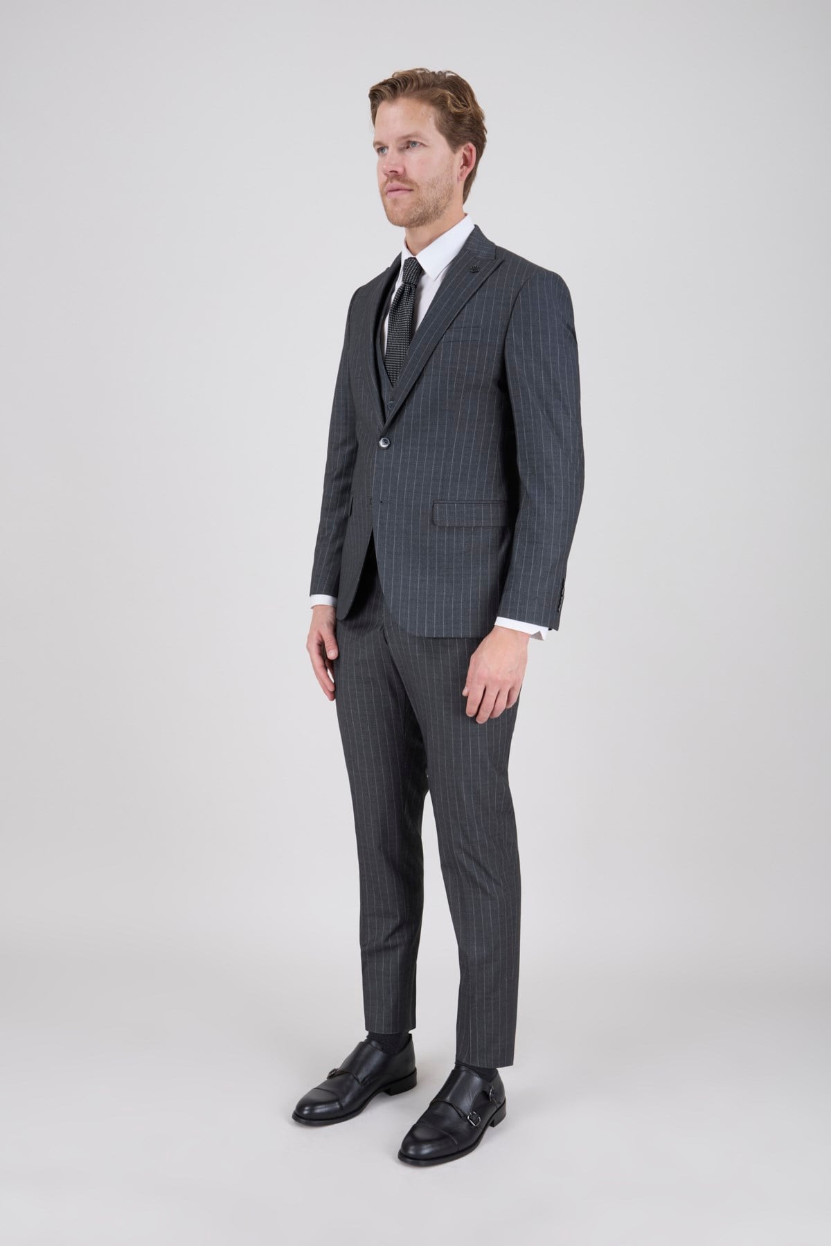 Erkek Slim Fit Sivri Yaka Gri Çizgili Yelekli Takım Elbise