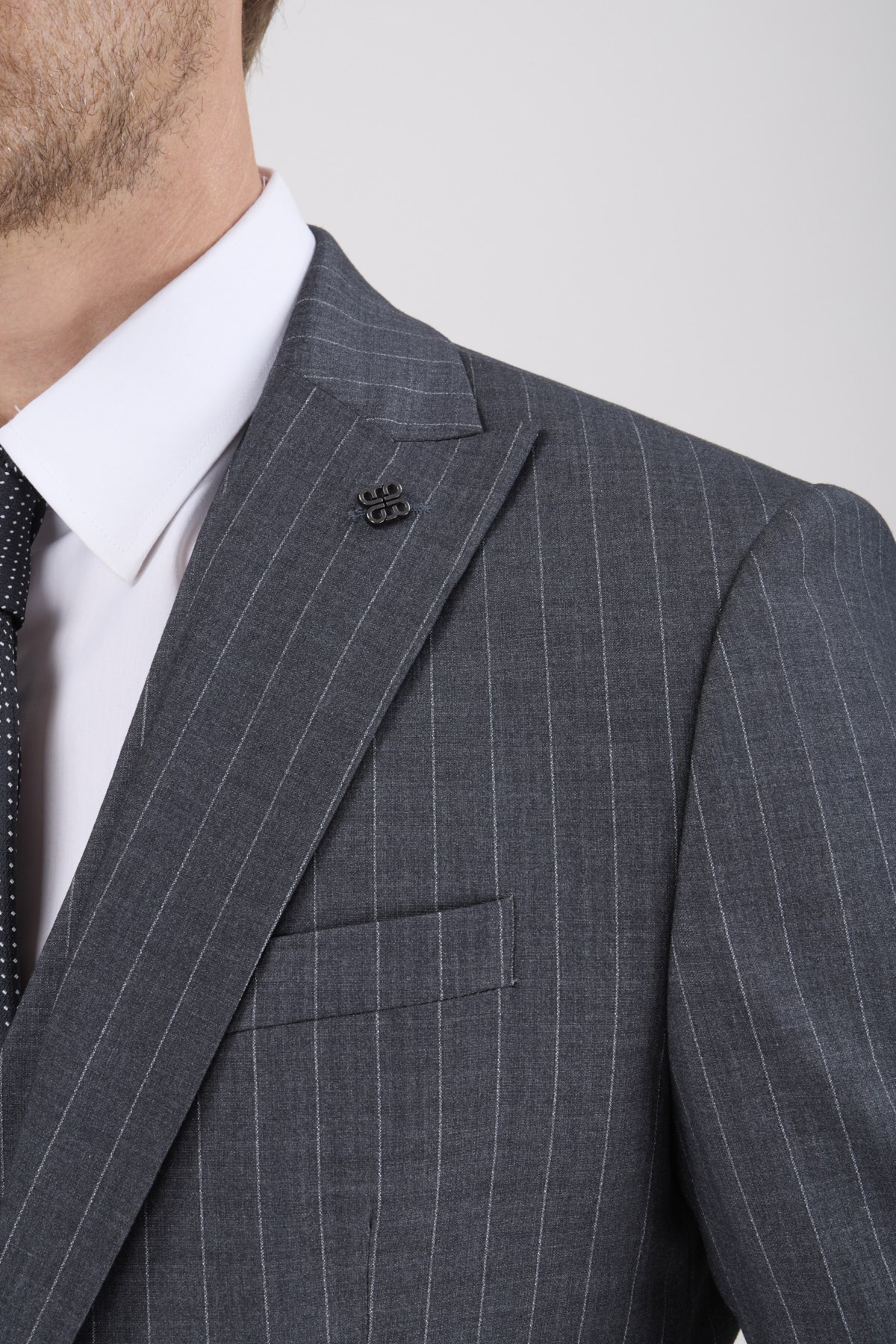 Erkek Slim Fit Sivri Yaka Gri Çizgili Yelekli Takım Elbise