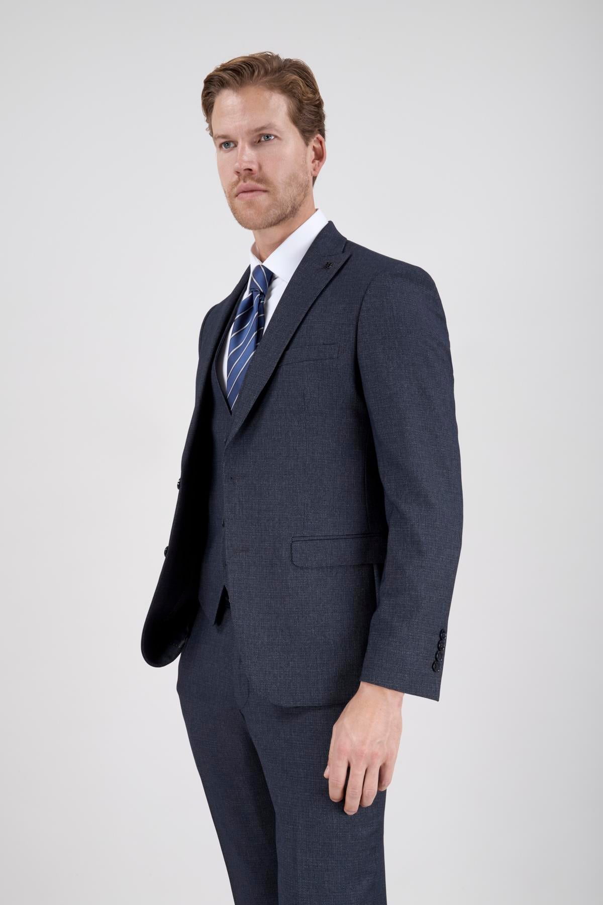 Erkek Slim Fit Sivri Yaka Koyu Gri Yelekli Takım Elbise
