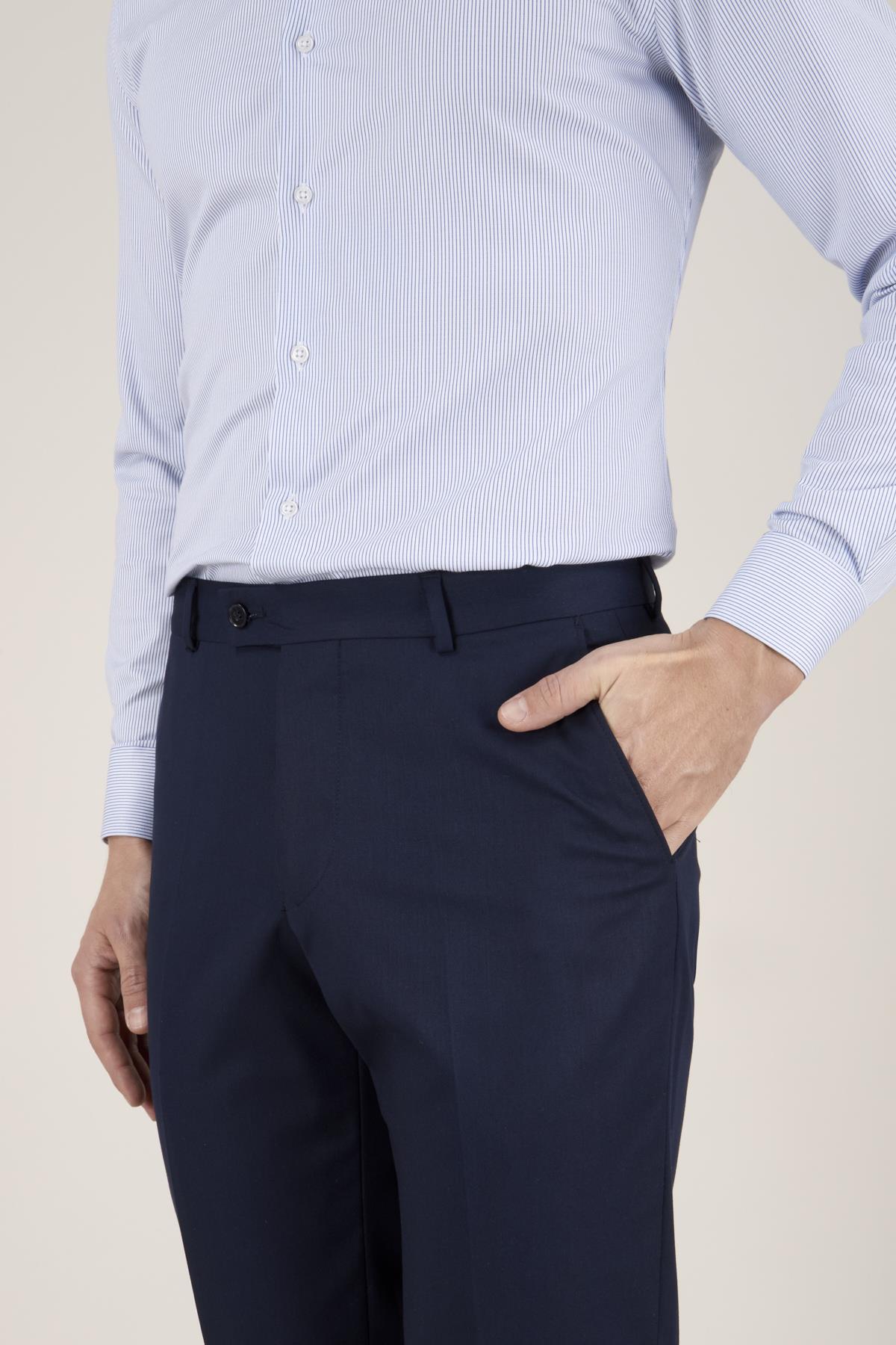 Erkek Slim Fit Sivri Yaka Kruvaze Açık Lacivert Takım Elbise