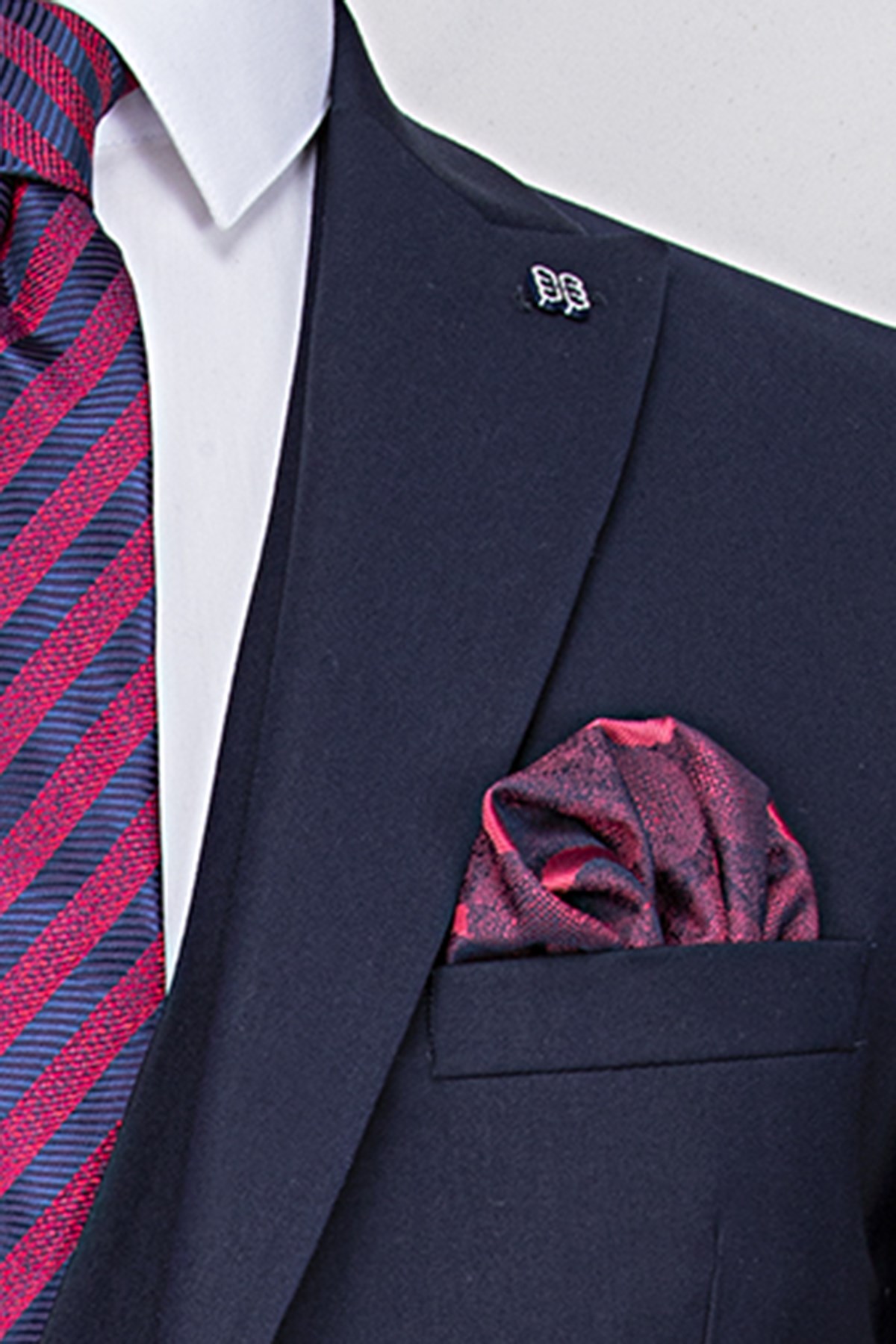 Erkek Slim Fit Sivri Yaka Lacivert Yelekli Takım Elbise