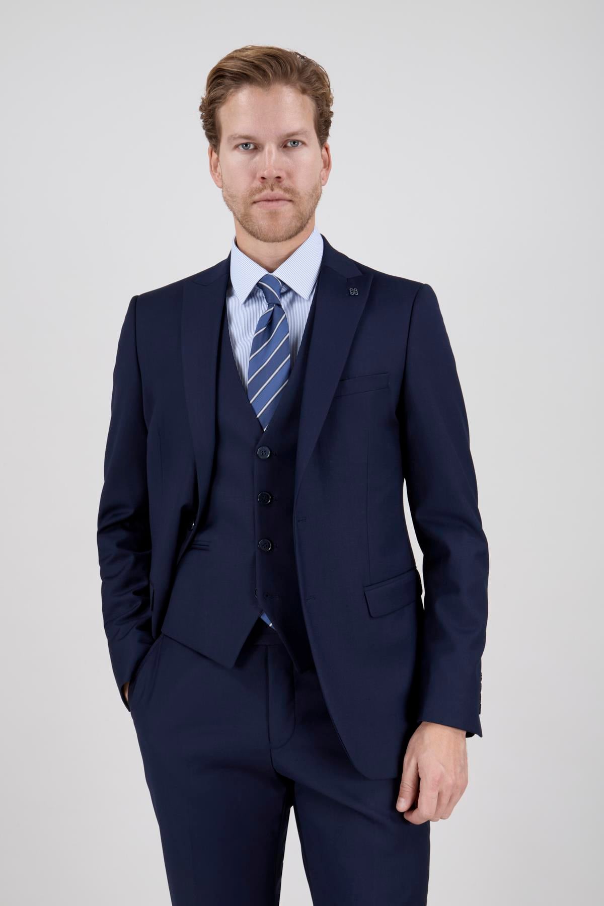 Erkek Slim Fit Sivri Yaka Lacivert 8 Drop Yelekli Takım Elbise