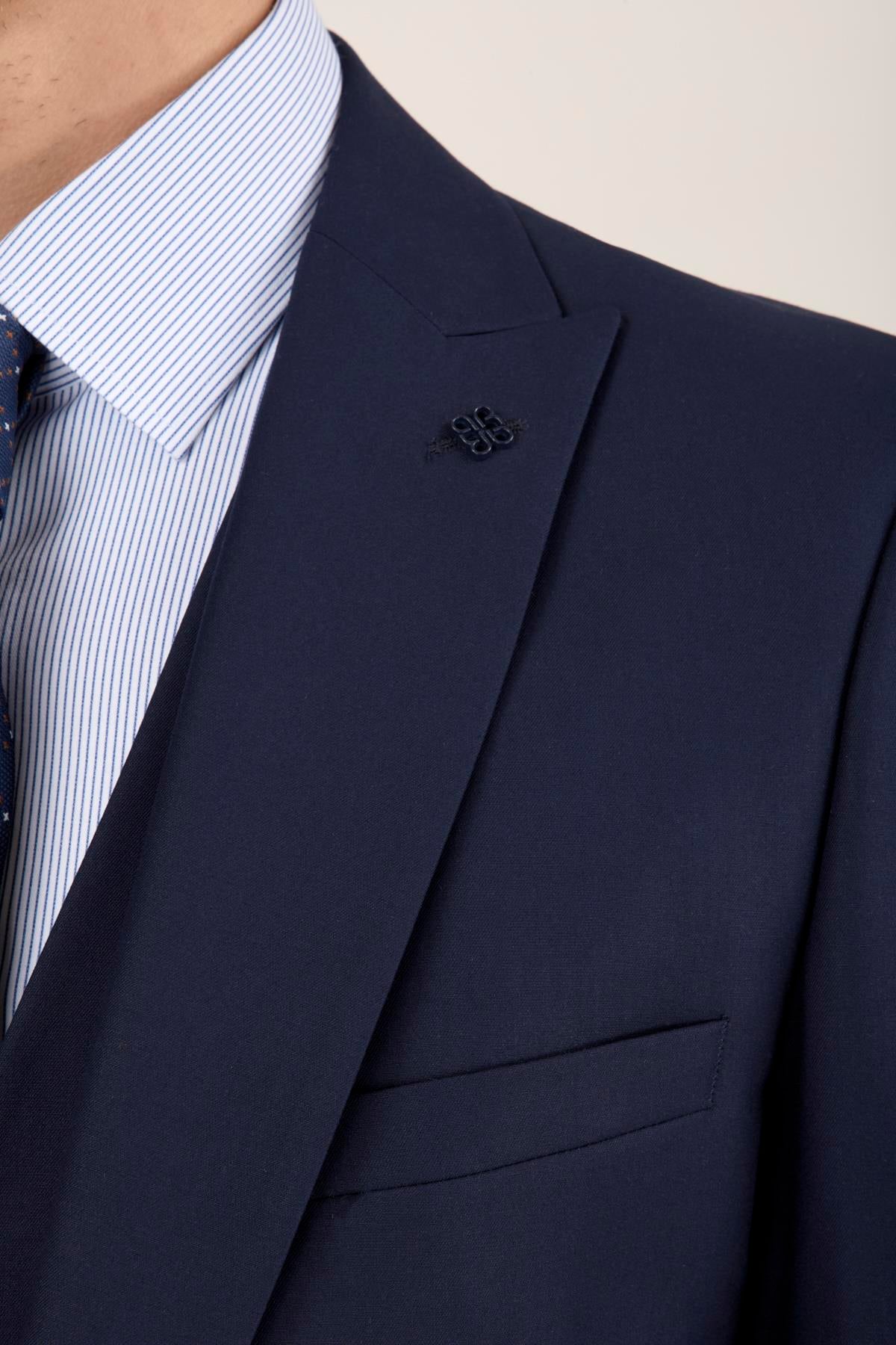 Erkek Slim Fit Sivri Yaka Lacivert Yelekli Takım Elbise