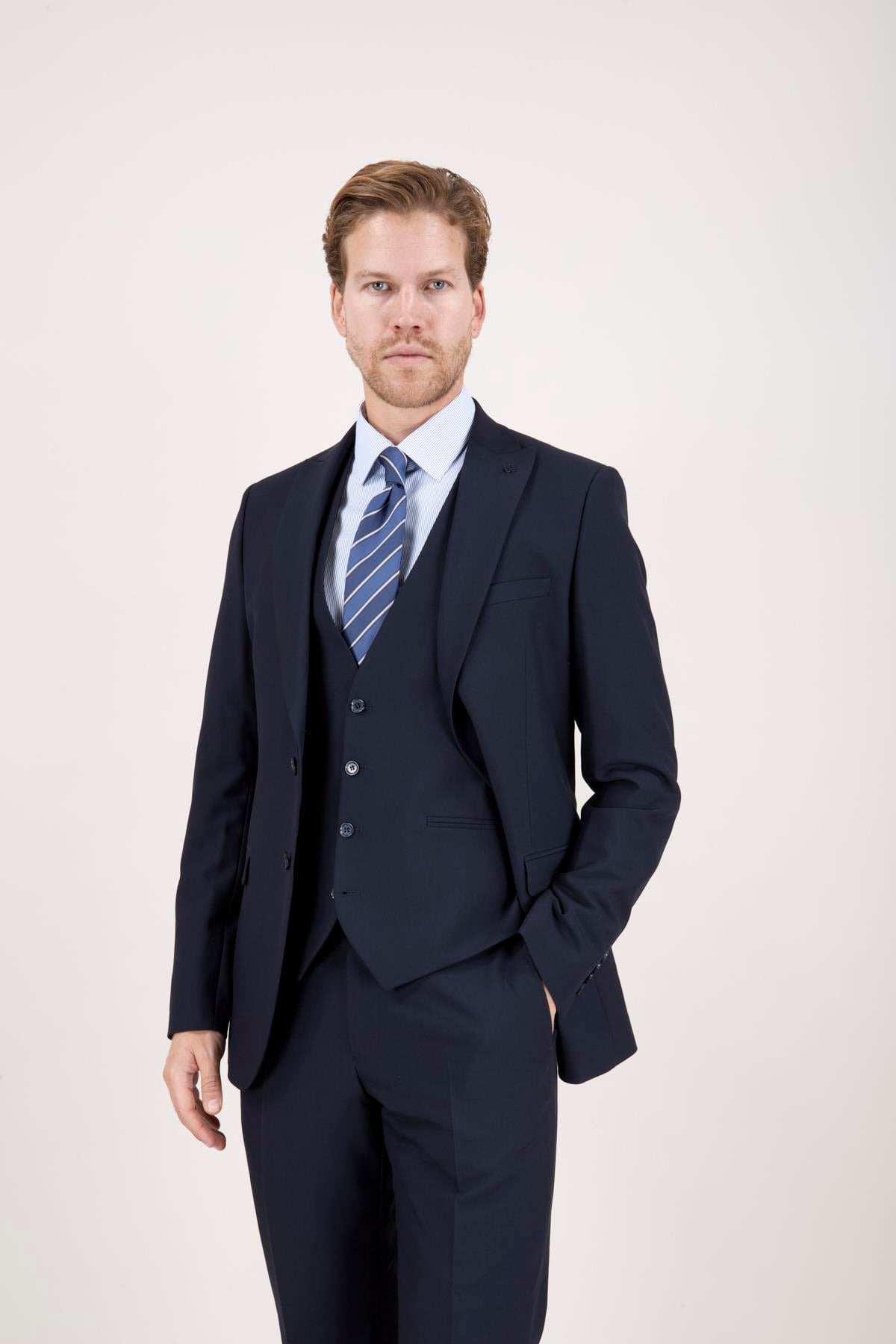 Erkek Slim Fit Sivri Yaka Koyu Lacivert 8 Drop Yelekli Takım Elbise