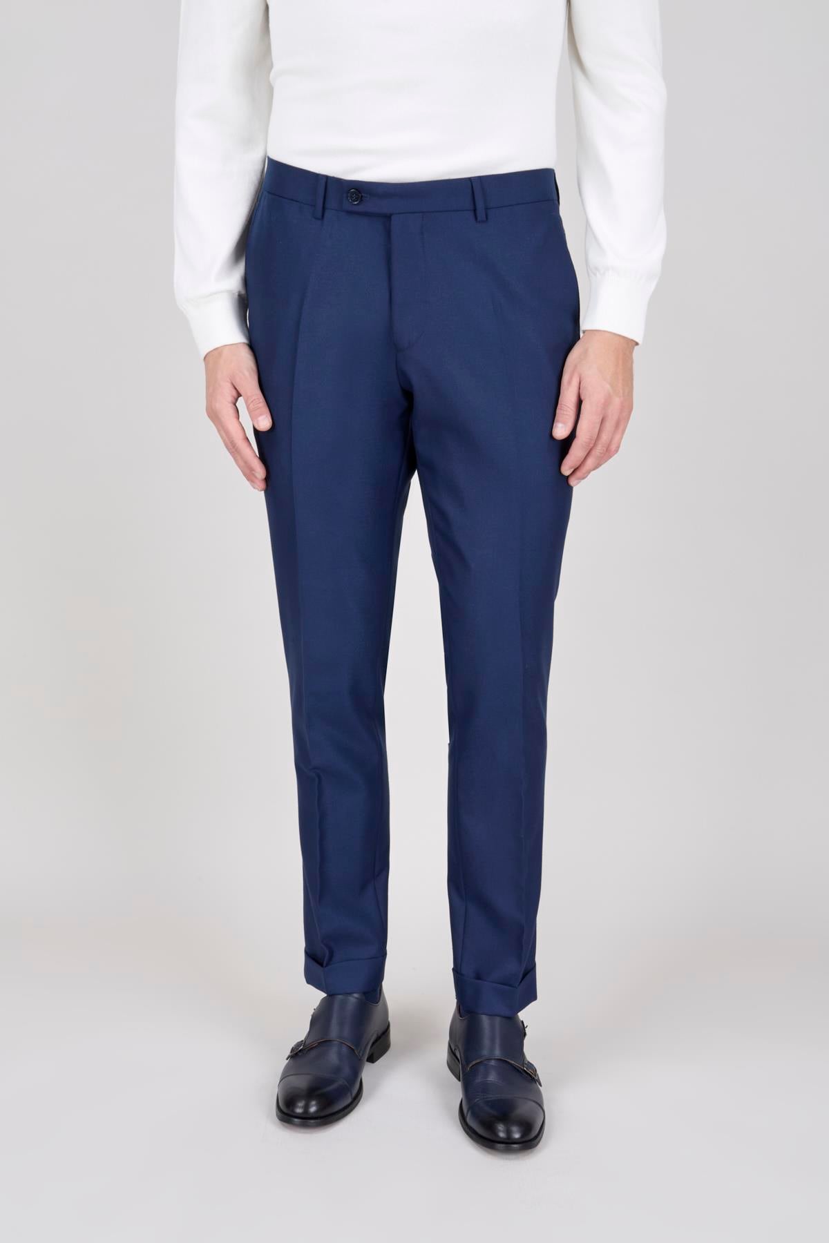 Erkek Slim Fit Sivri Yaka Puntolu Lacivert Yarım Astar Takım Elbise