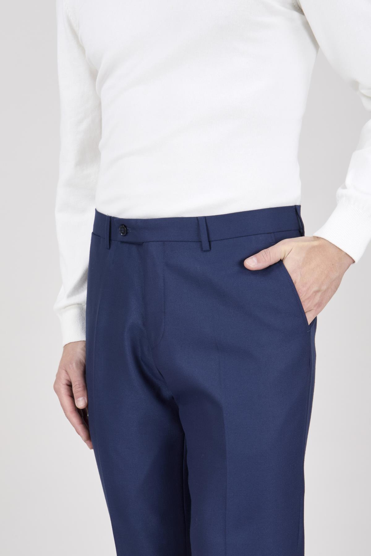 Erkek Slim Fit Sivri Yaka Puntolu Lacivert Yarım Astar Takım Elbise
