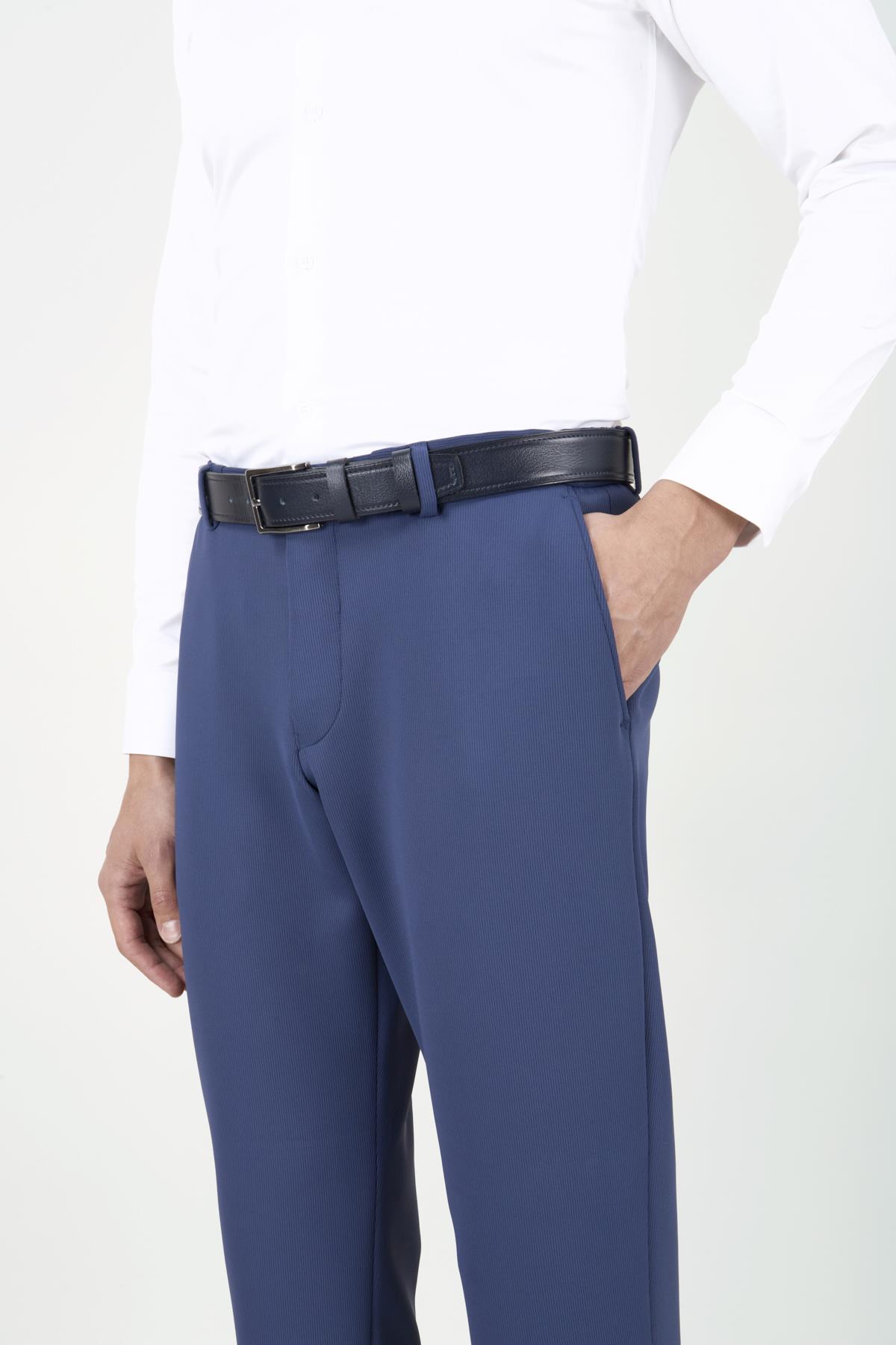 Erkek Slim Fit Sivri Yaka Puntolu Kapak Cepli Mavi Yarım Astar 6 Drop Kruvaze Takım Elbise